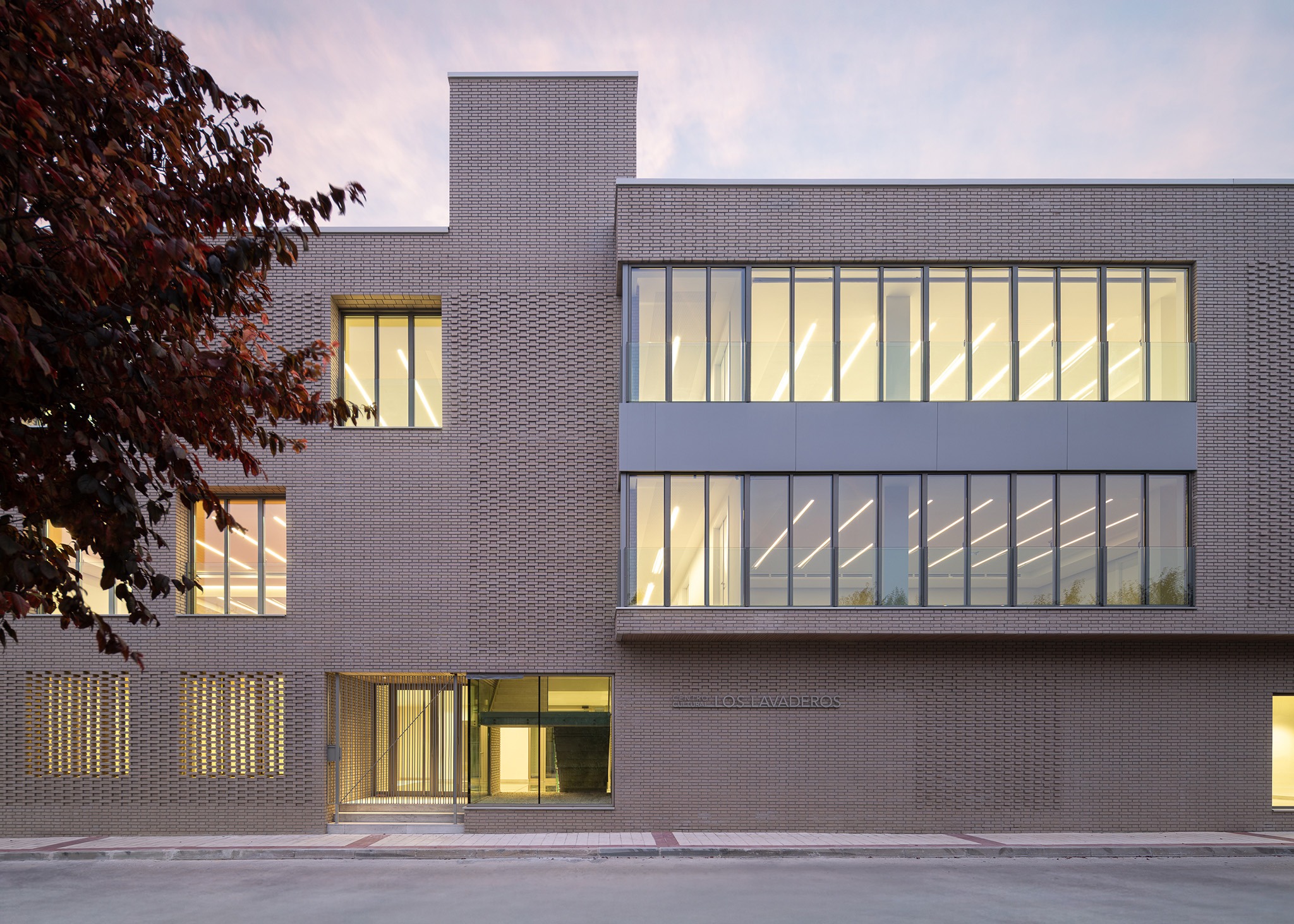 "Los Lavaderos" Cultural Center by Módulo Arquitectos + AMD Arquitectos. Photograph by Gabriel Gallegos Alonso.