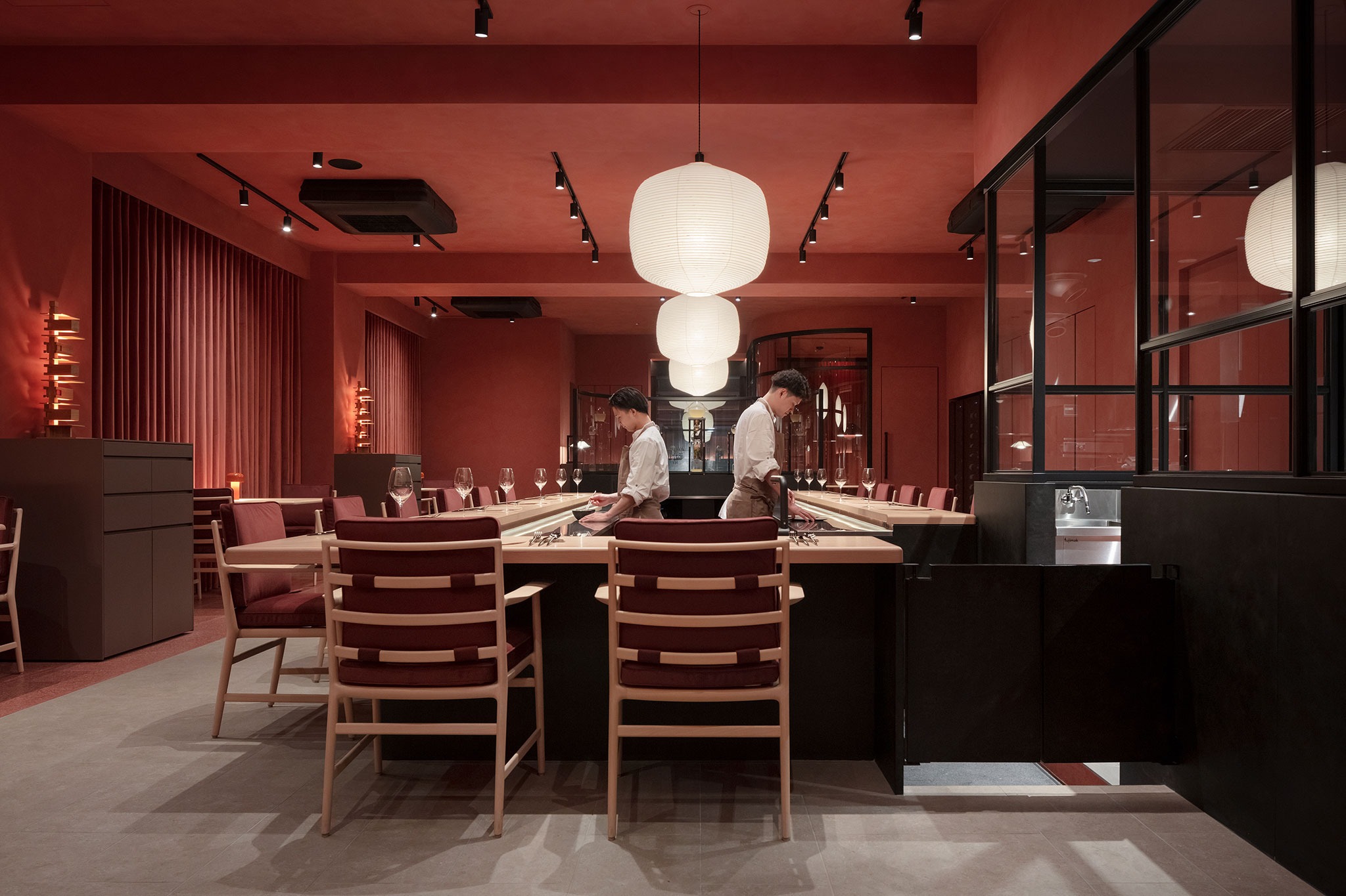 «HRMT Stage» por Nendo. Fotografía por Takumi Ota. 