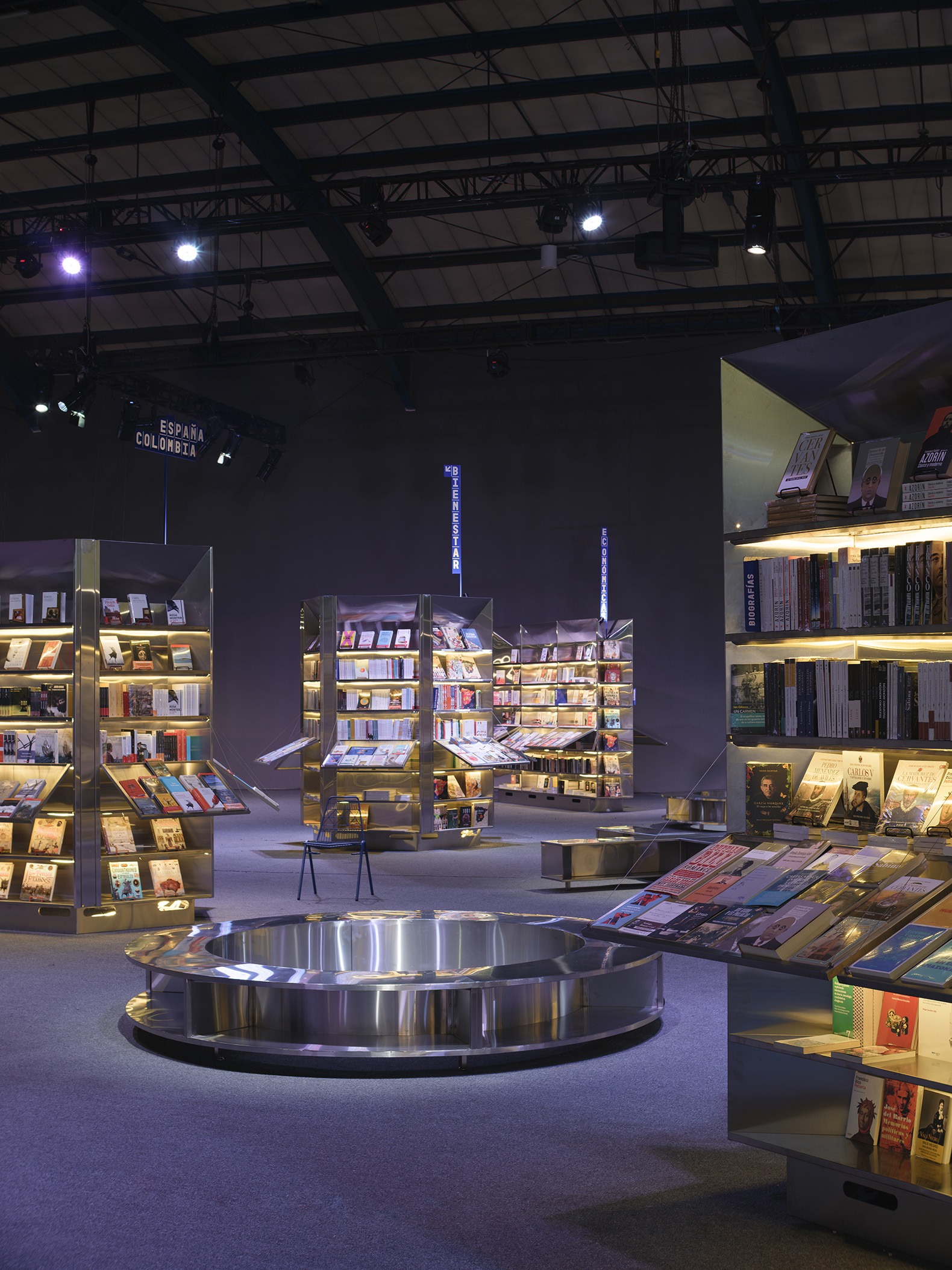 The Spanish Pavilion at Filbo by Lluís Alexandre Casanovas Blanco, Paula Chalkho Rozenblum, Enrique Espinosa Pérez and Santiago Pradilla Hosie. Photograph by Javier Agustín Rojas.