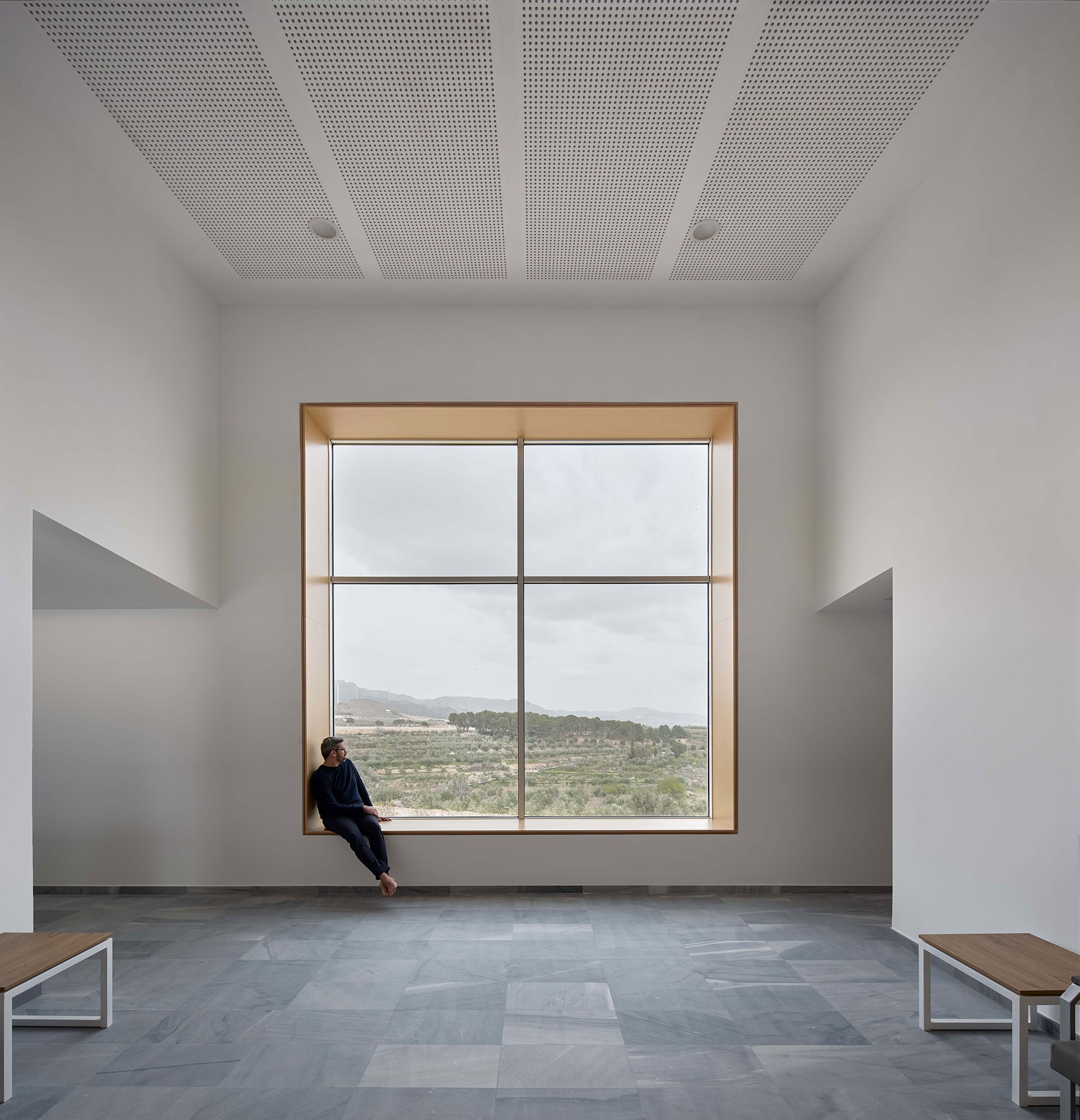 Tanatorio El Higueral por Palera arquitectos. Fotografía por Adam García.