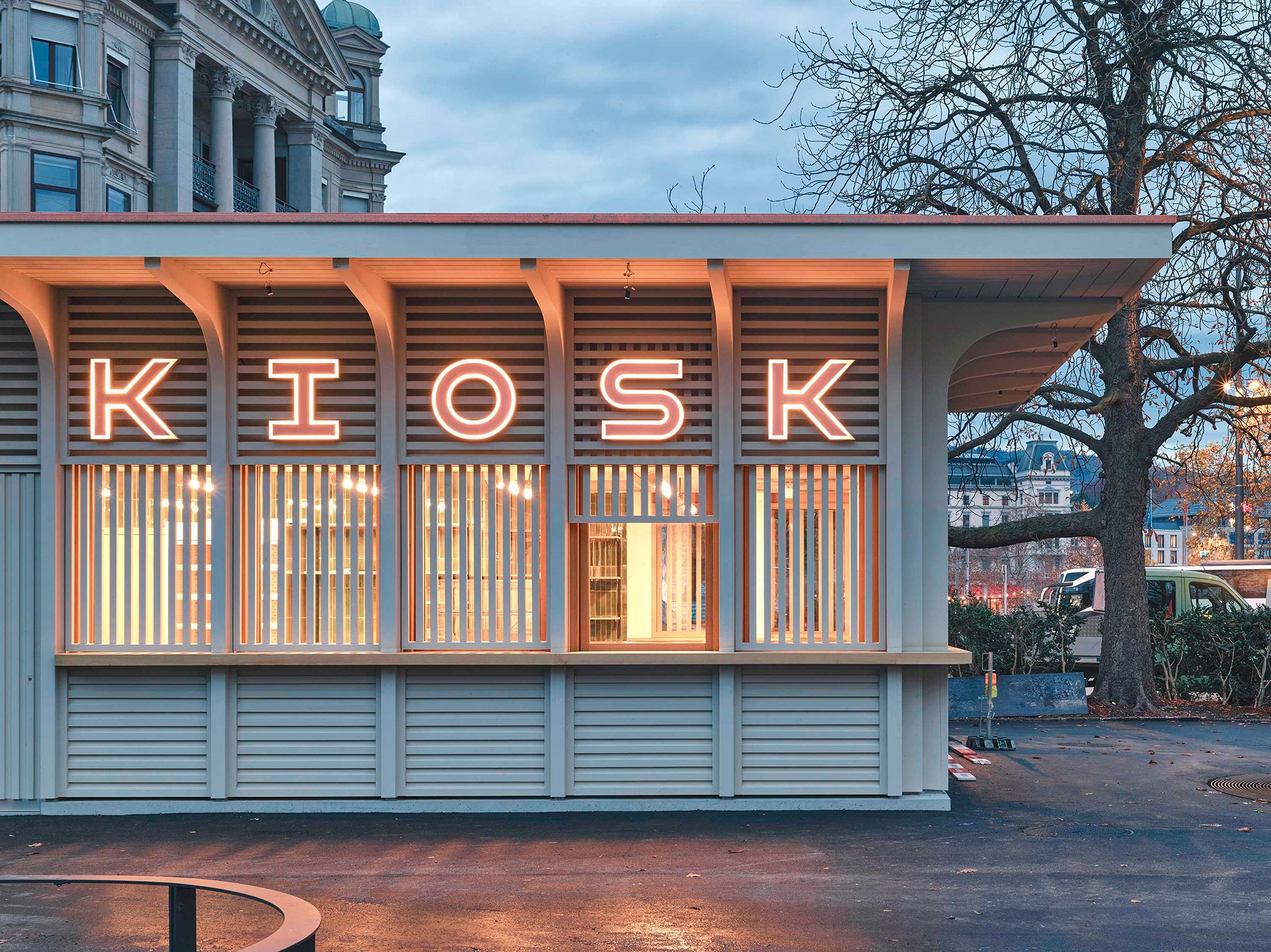 Quiosco en Bürkliplatz por Schmid Ziörjen Architects. Fotografía por Lukas Murer.  