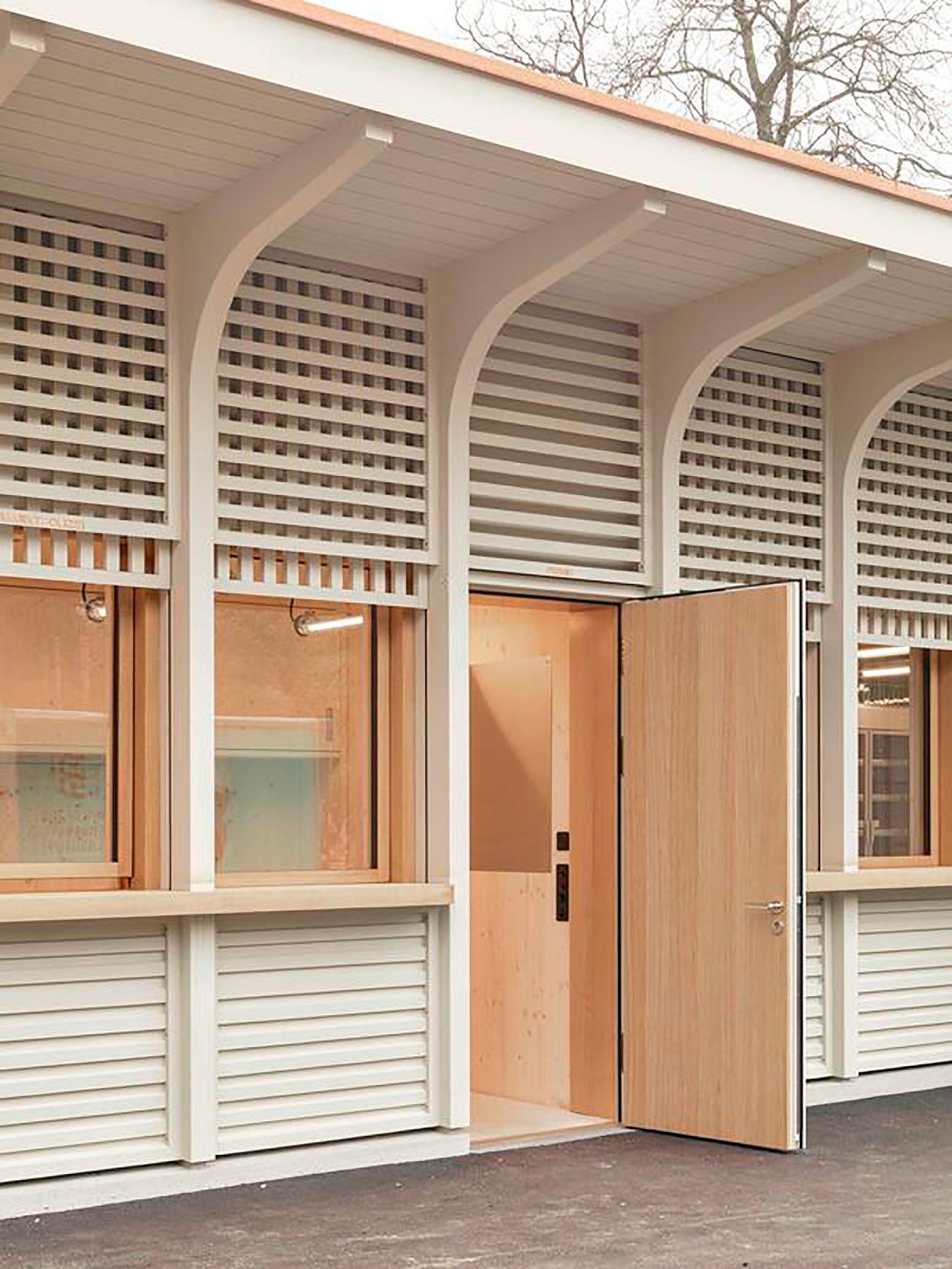 Quiosco en Bürkliplatz por Schmid Ziörjen Architects. Fotografía por Lukas Murer.  