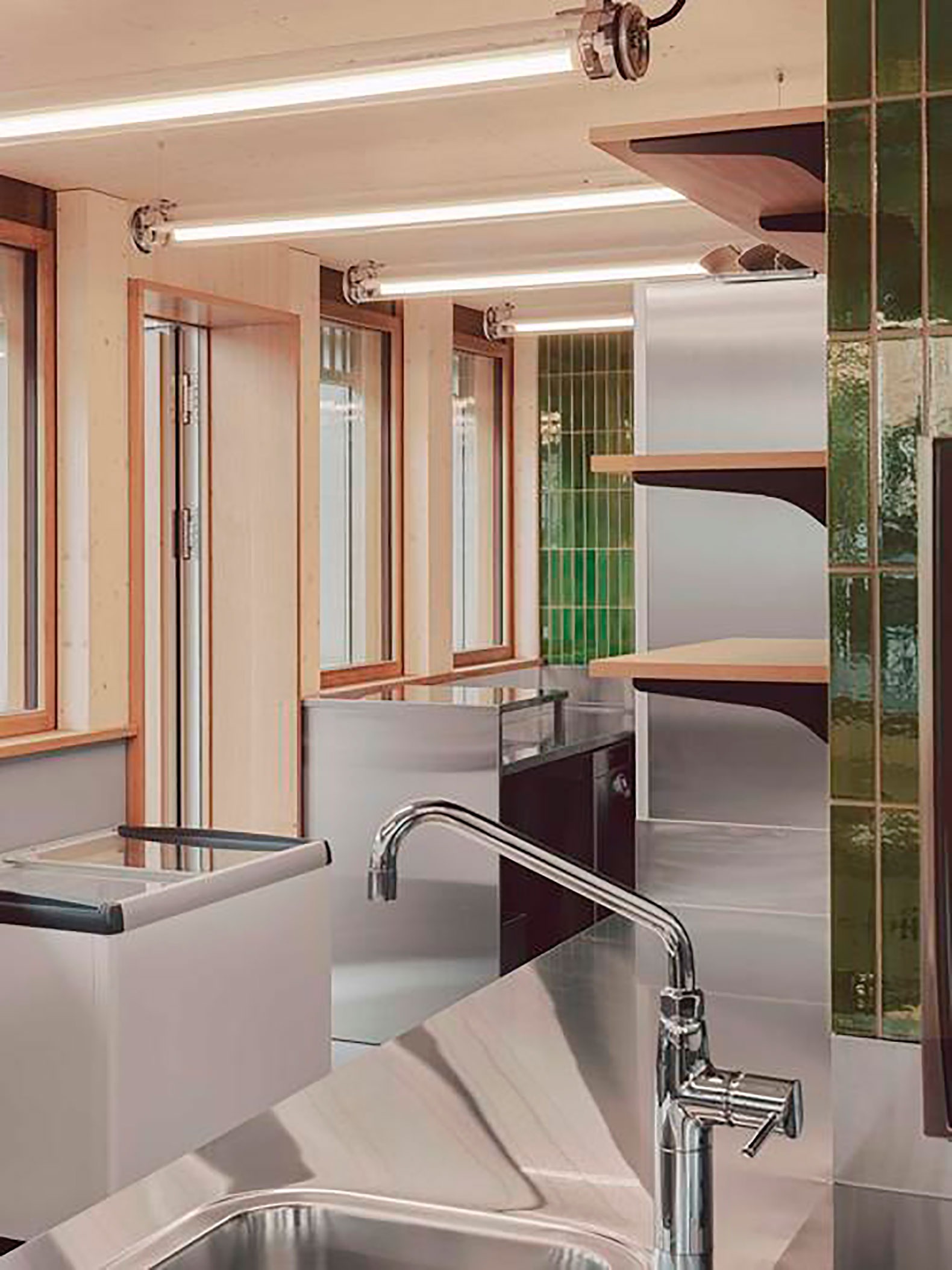 Quiosco en Bürkliplatz por Schmid Ziörjen Architects. Fotografía por Lukas Murer.  