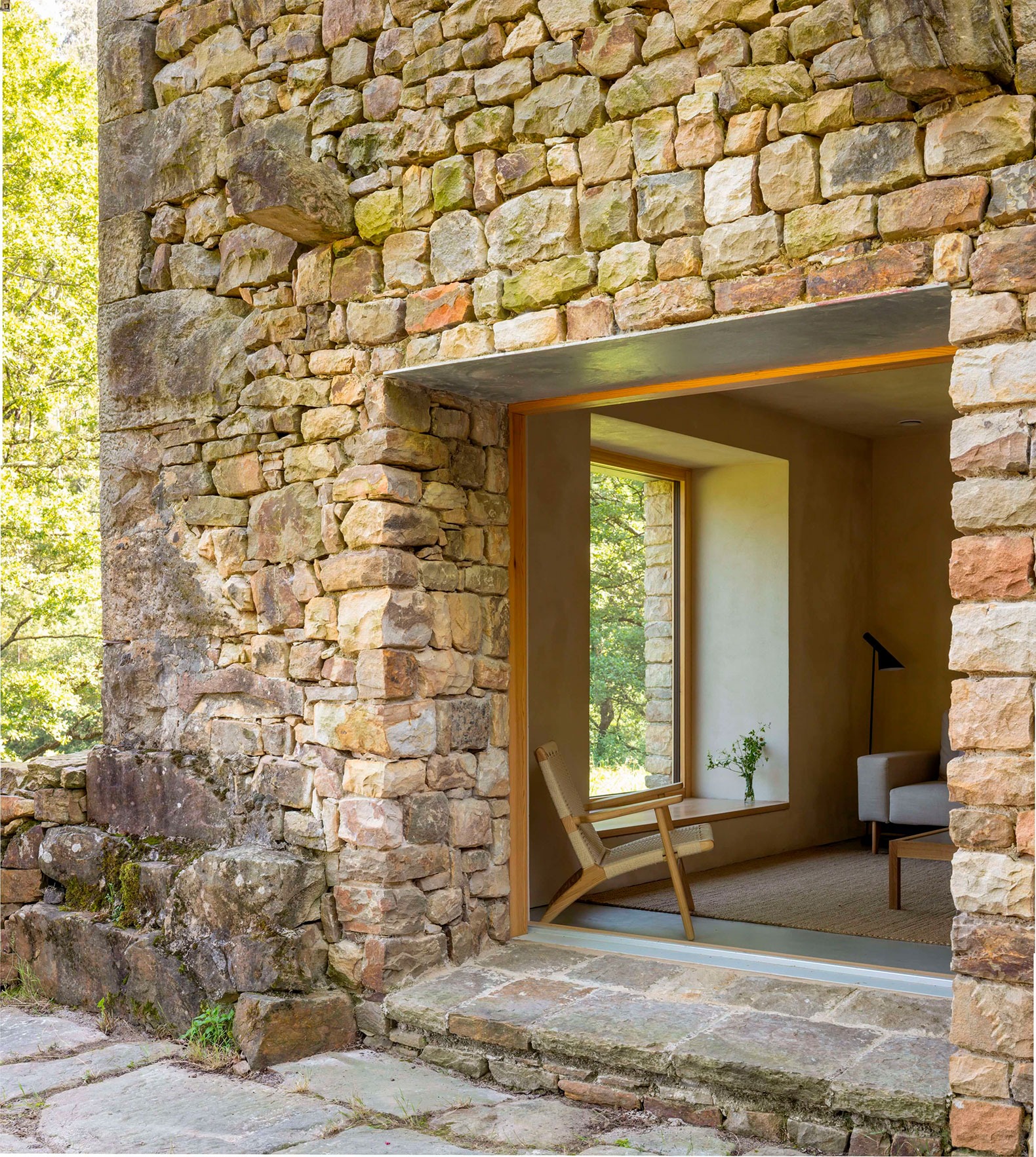 Casa Mínima por Estudio Mínima. Fotografía por Biderbost Photo.
