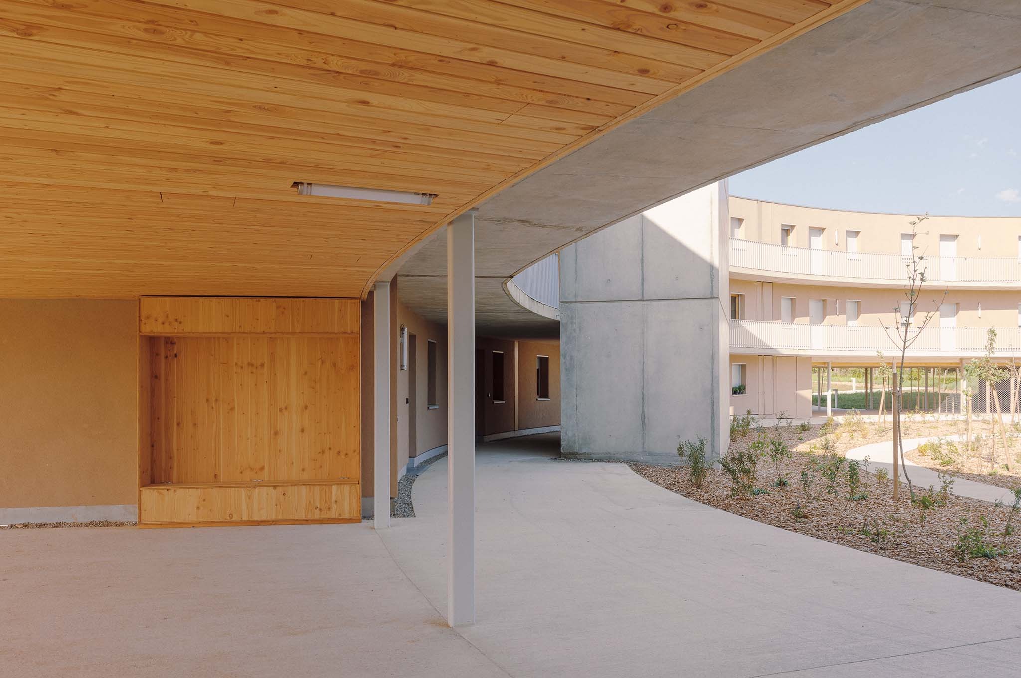 Viviendas sociales por Régis Roudil Architectes. Fotografía por Bastien Treille.