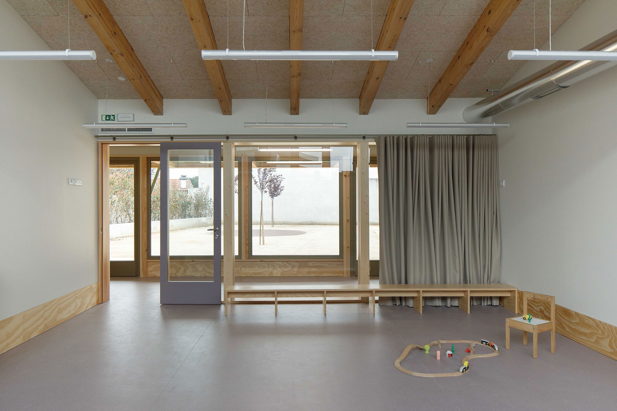 «Creche Modular em Madeira» por depA. Fotografía por José Campos.