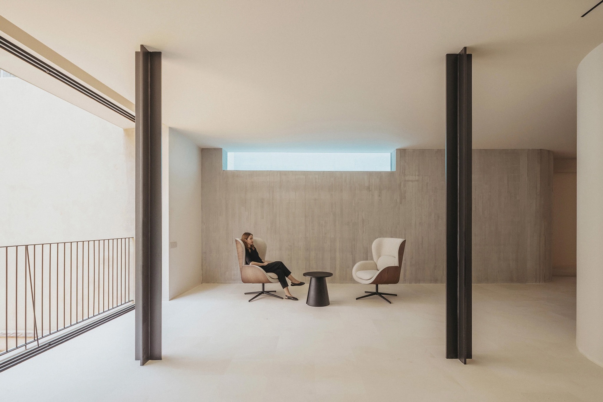 Edificio Viciana por Jose Fernández-Llebrez. Fotografía por Alejandro Gómez Vives.