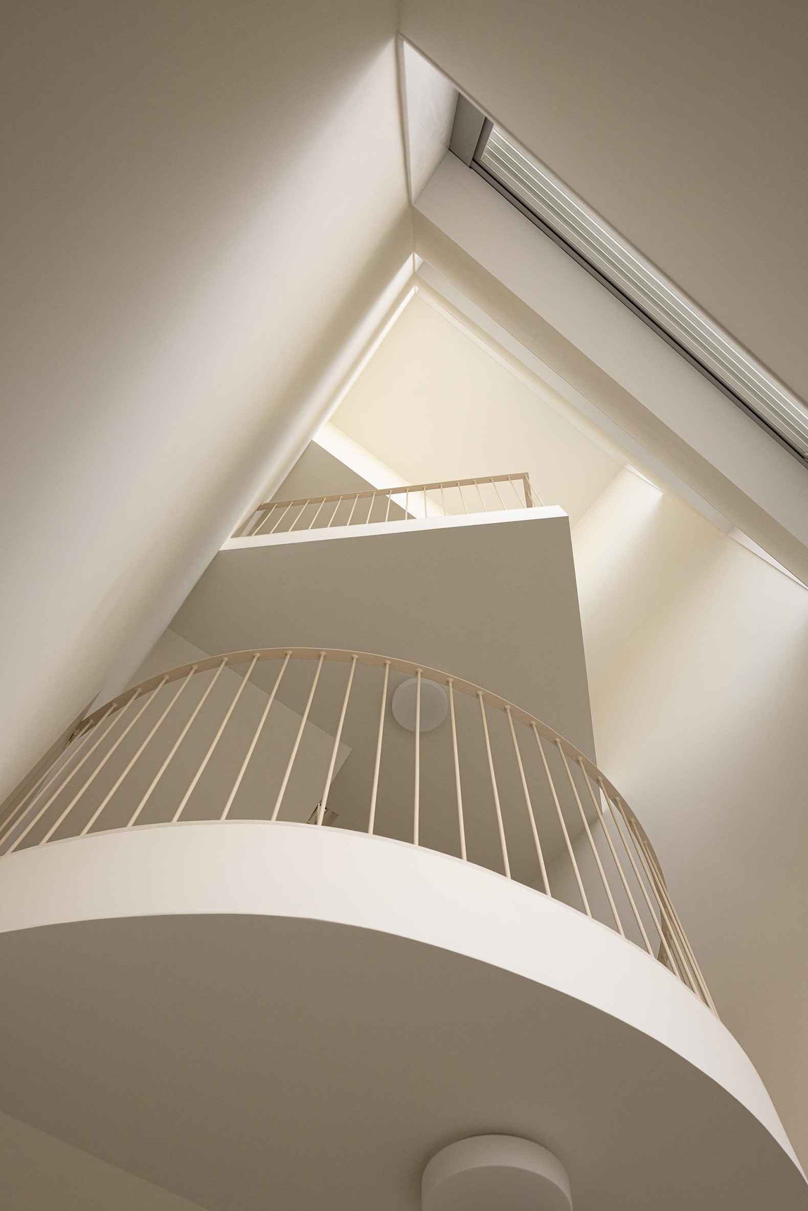 Hintze Ribeiro Multifamily Housing Building by Helder da Rocha Arquitectos. Photograph by Ivo Tavares Studio.