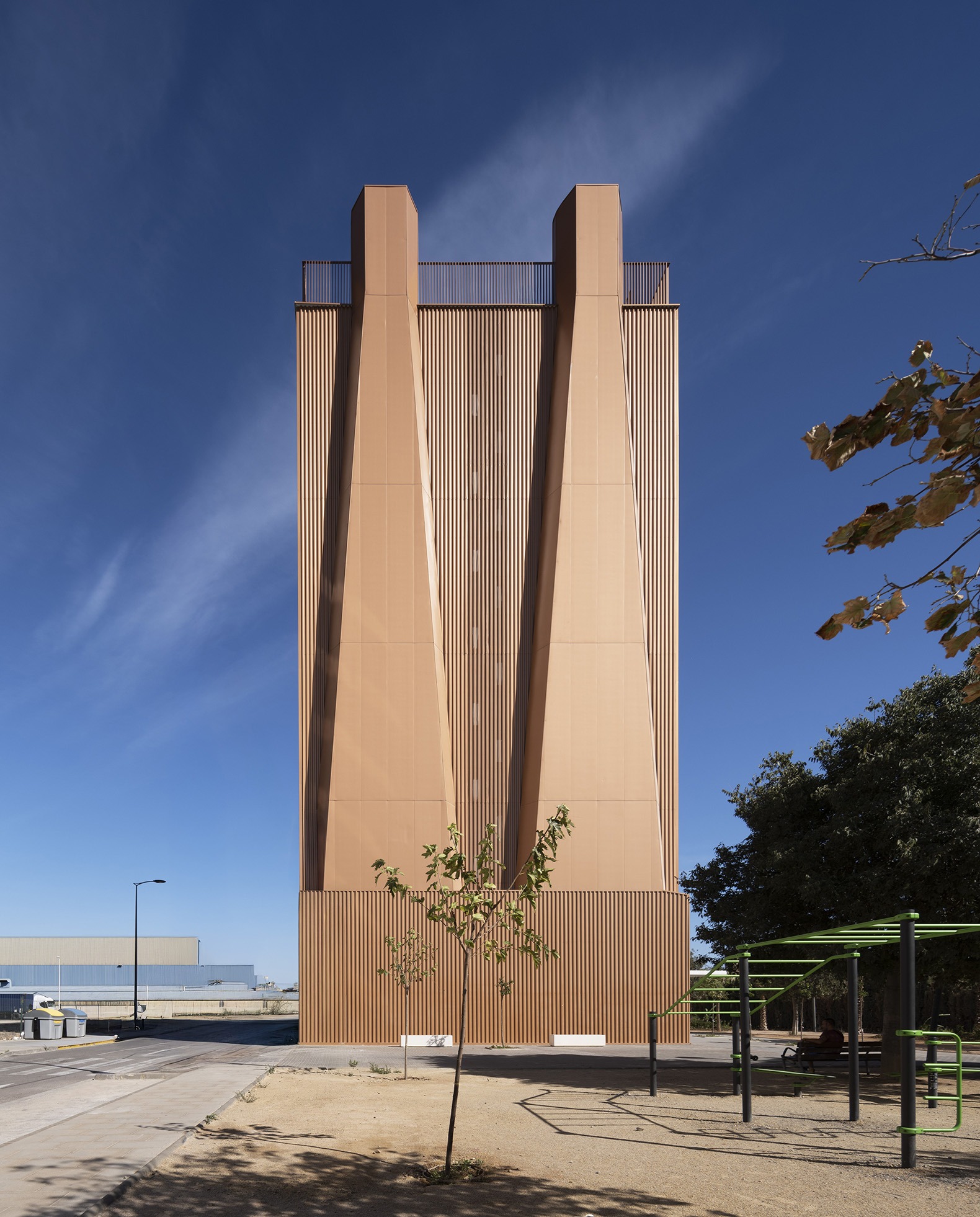 Student residence in Burjassot by Martín Lejarraga Oficina de Arquitectura. Photograph by David Frutos.