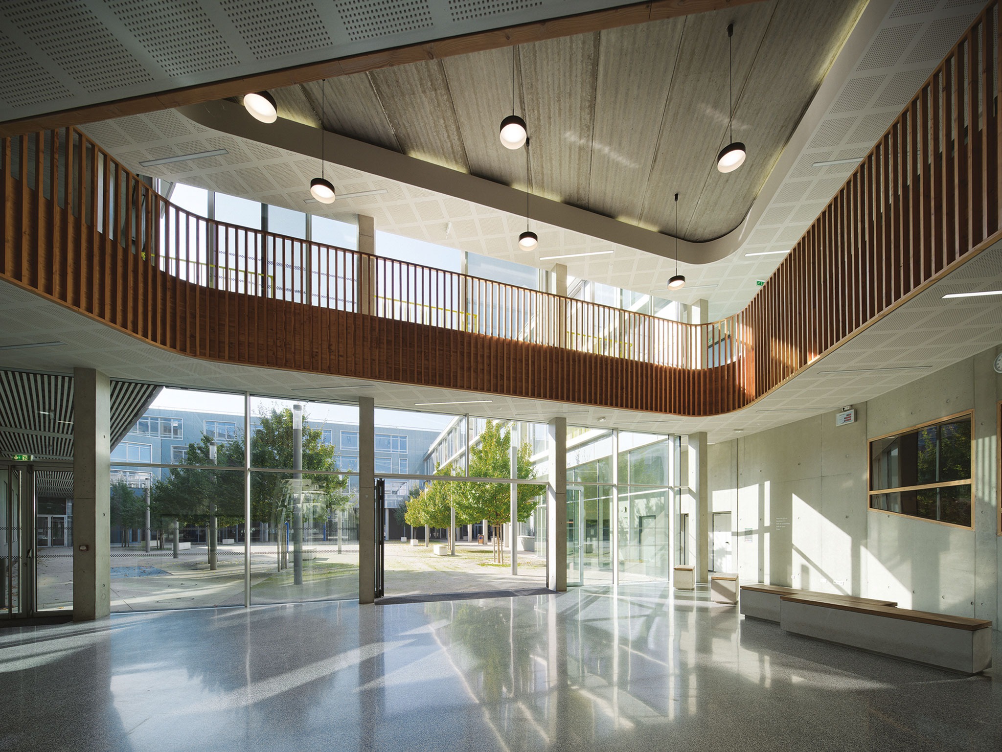 Campus experimental Renault por Mikoü Architecture. Fotografía por Takuji Shimmura. 