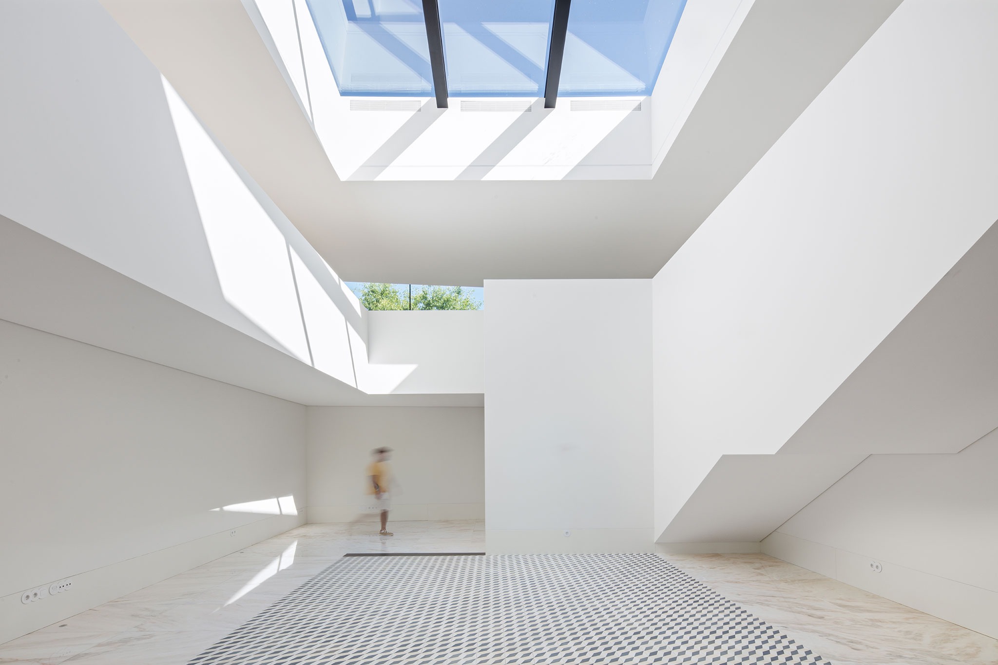 Hotel de la casa de los cerezos por Tiago do Vale Arquitectos. Fotografía por João Morgado.
