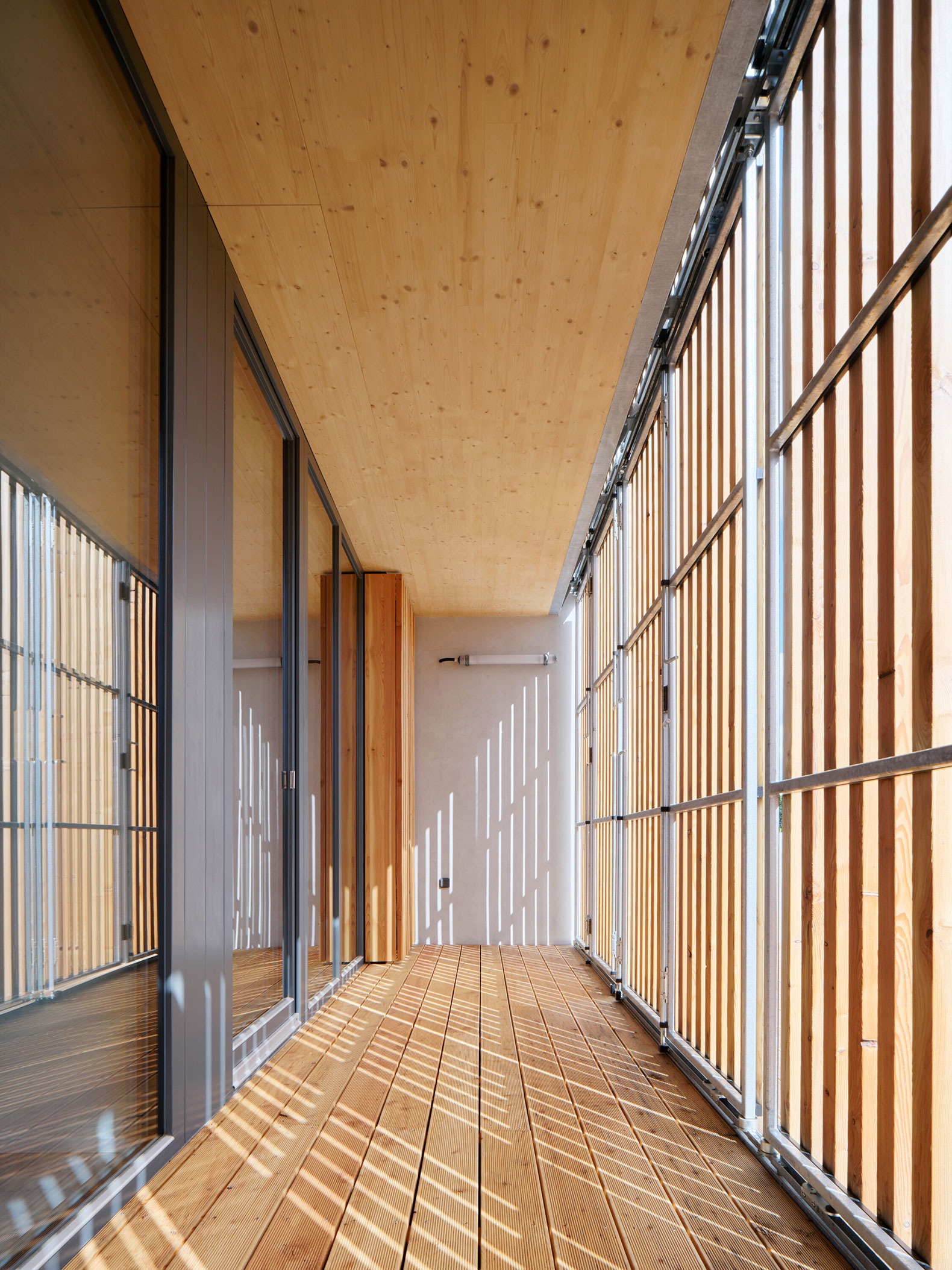 Viviendas de Madera Žďár por Kuba & Pilař architekti. Fotografía por BoysPlayNice.