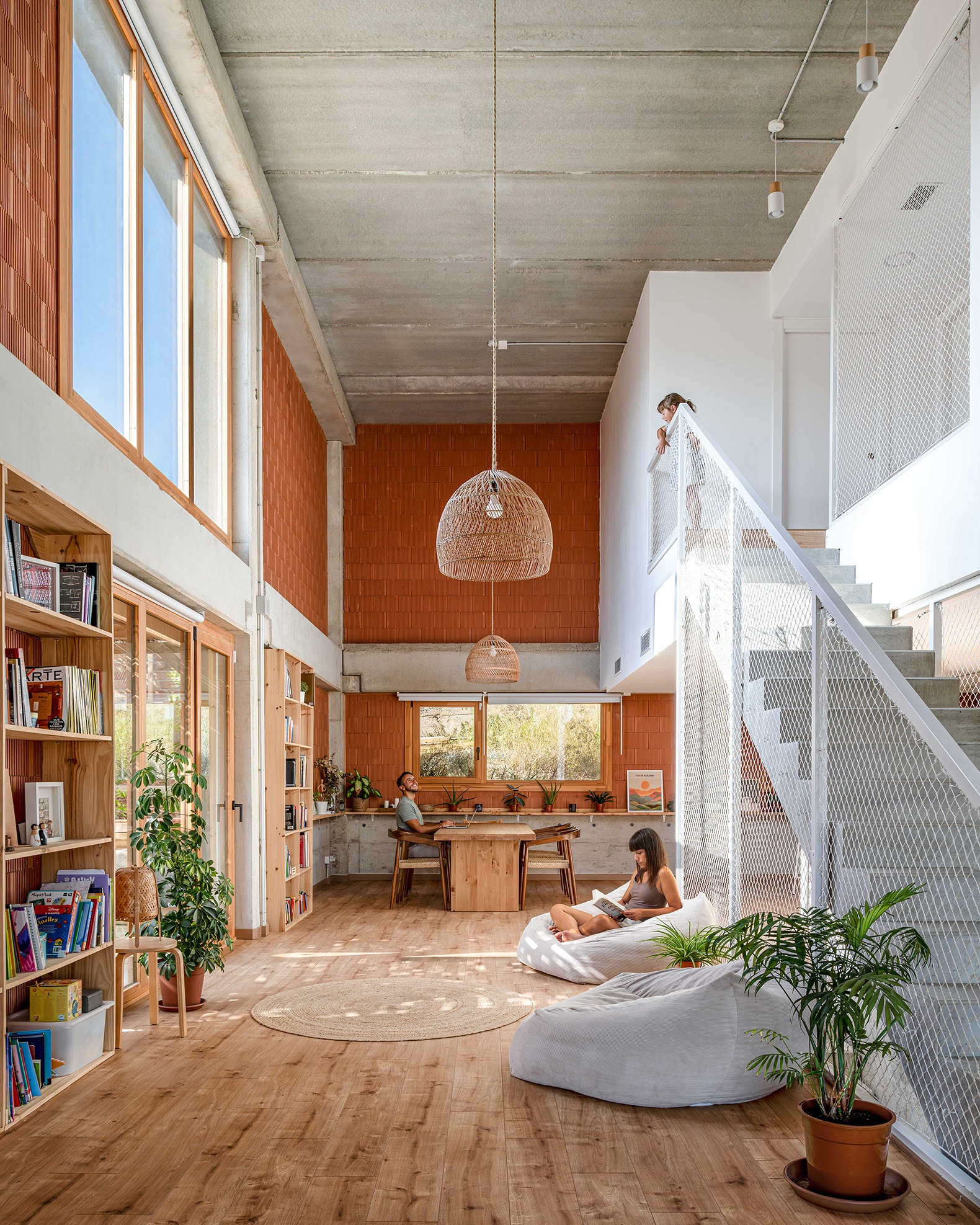 Casa Arlo por Luis Royon Barea + Andreu Arévalo Llàcer. Fotografía por Lluís Bort