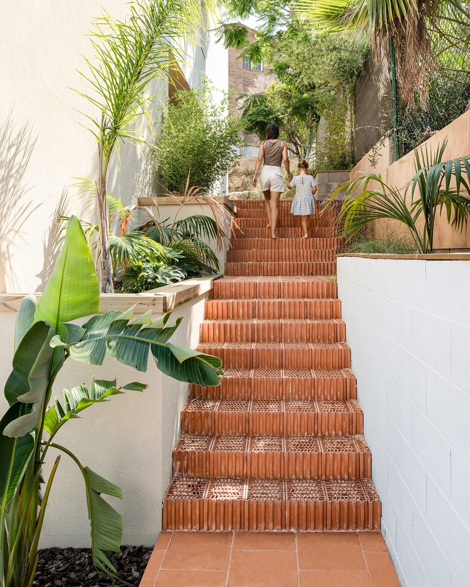 Casa Arlo por Luis Royon Barea + Andreu Arévalo Llàcer. Fotografía por Lluís Bort