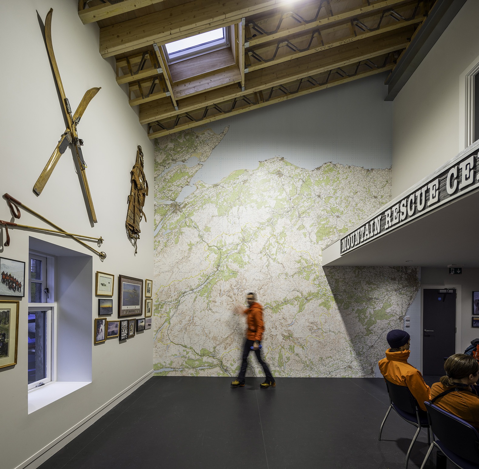 Centro Rescate Montaña Braemar por Moxon Architects. Fotografía por Moxon Architects.