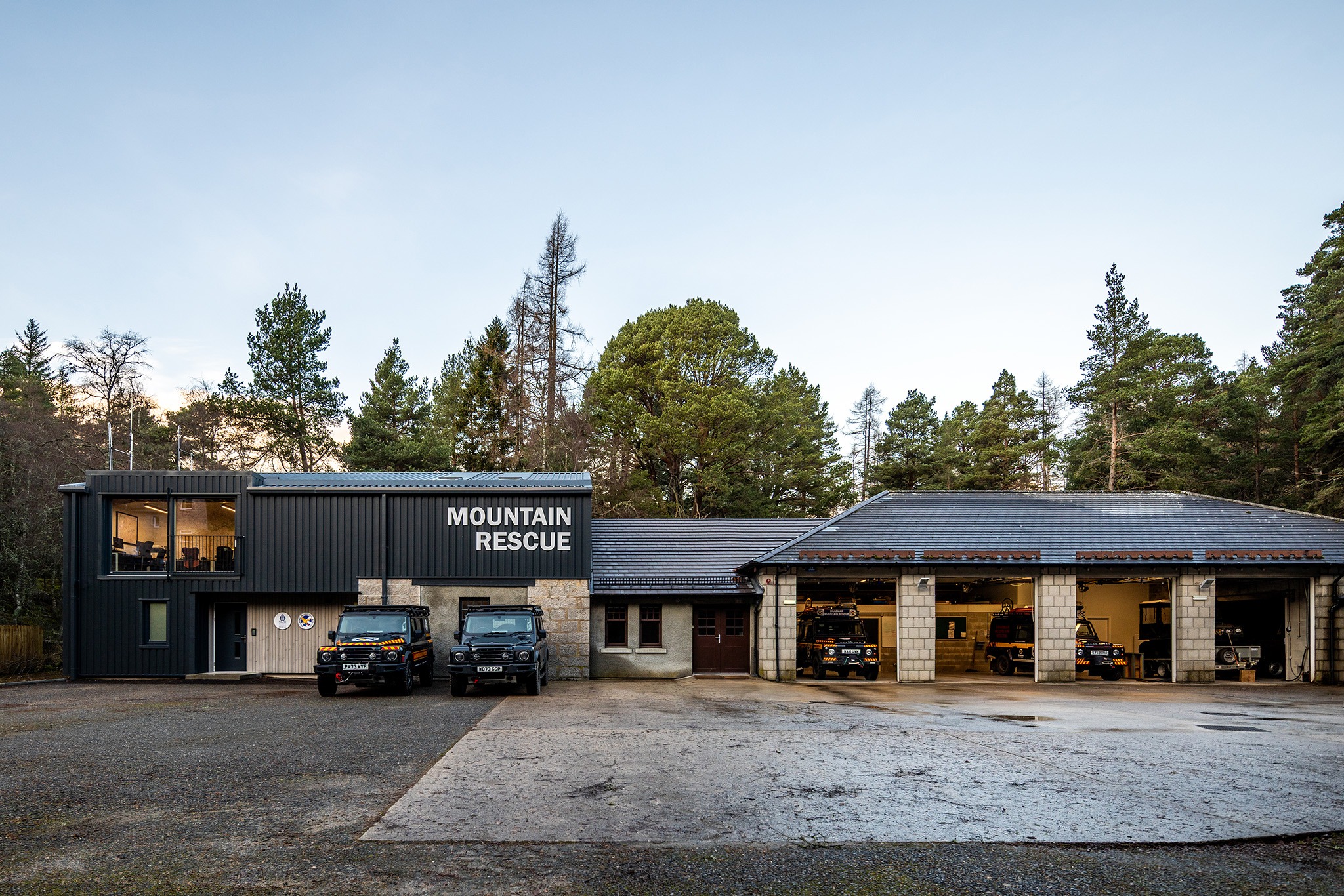 Centro Rescate Montaña Braemar por Moxon Architects. Fotografía por Moxon Architects.