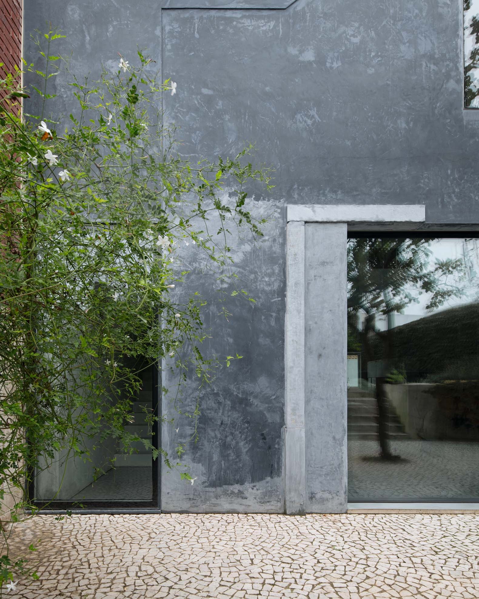 Blue house by extrastudio. Photograph by Mikael Olsson