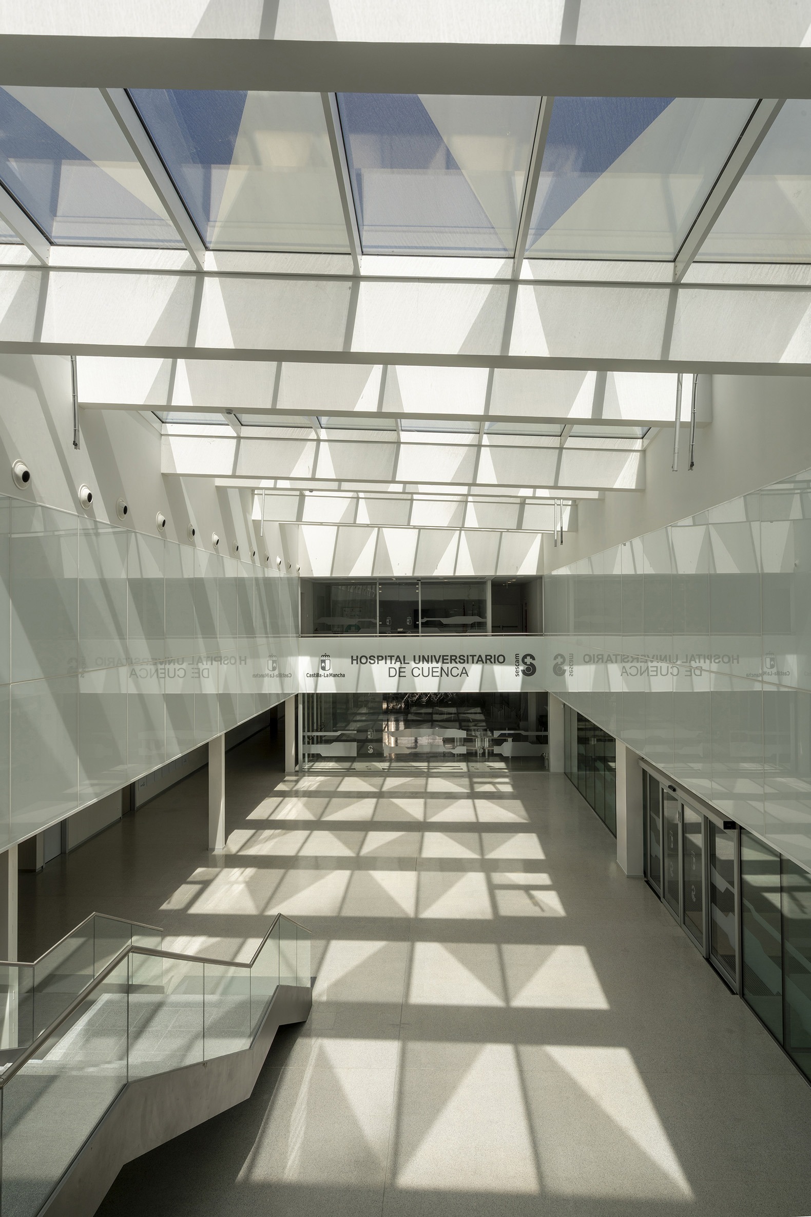 Nuevo Hospital Universitario de Cuenca por Gádor de Carvajal, Juan Casariego, Fernando Cruz. Fotografía por Luis Asín.