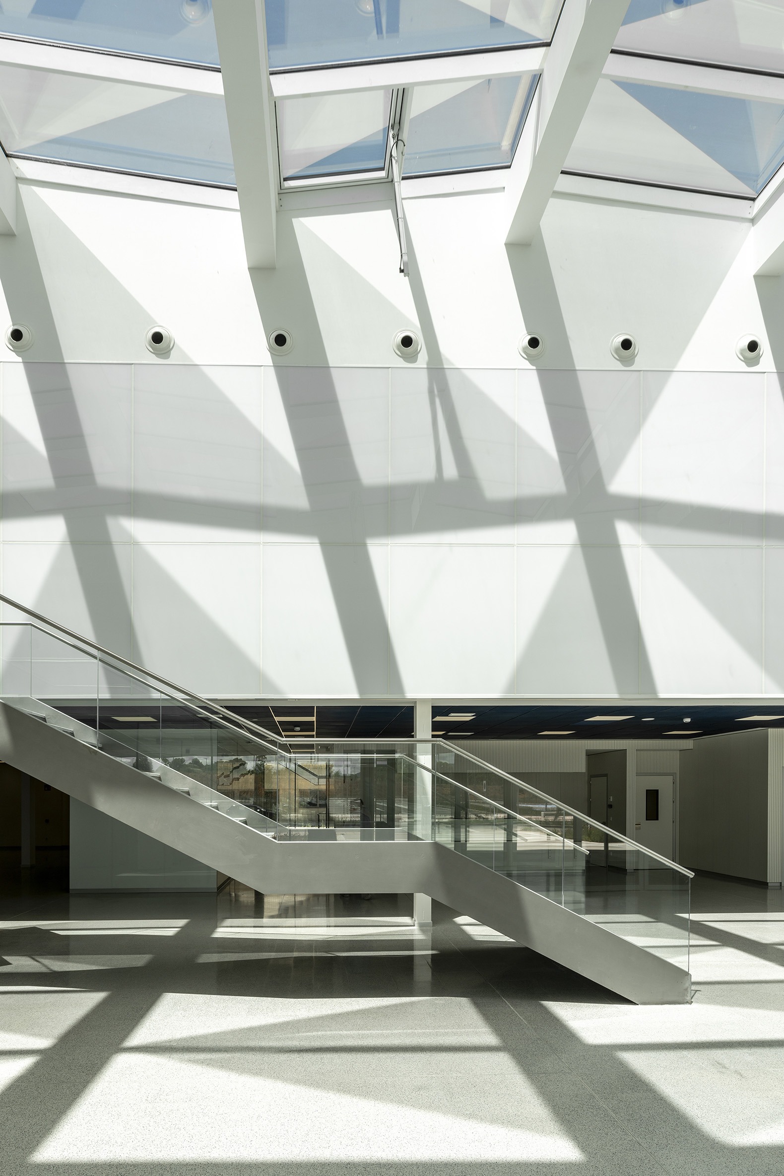 Nuevo Hospital Universitario de Cuenca por Gádor de Carvajal, Juan Casariego, Fernando Cruz. Fotografía por Luis Asín.