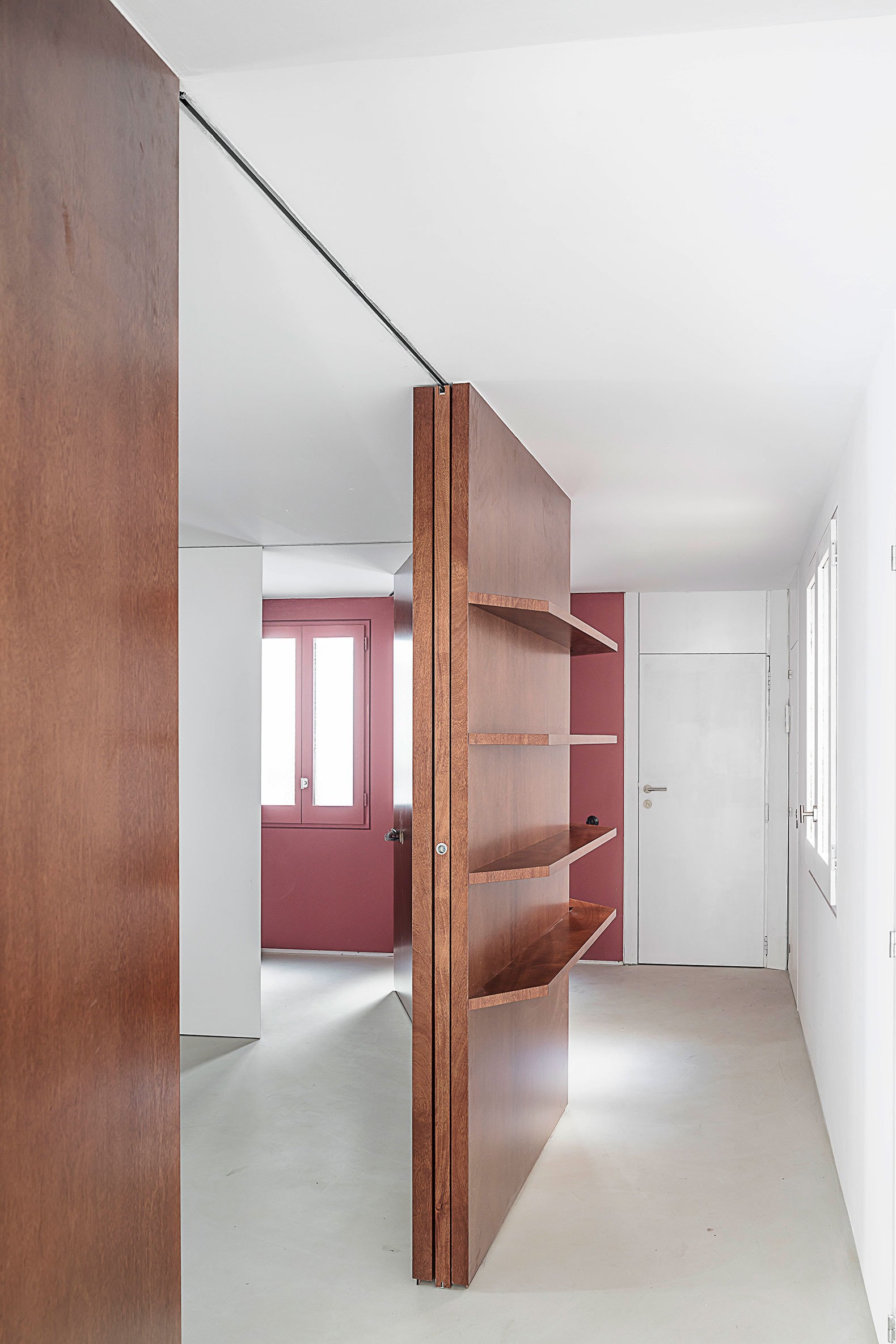 Reforma de vivienda h3o architects. Fotografía por Adrià Goula.