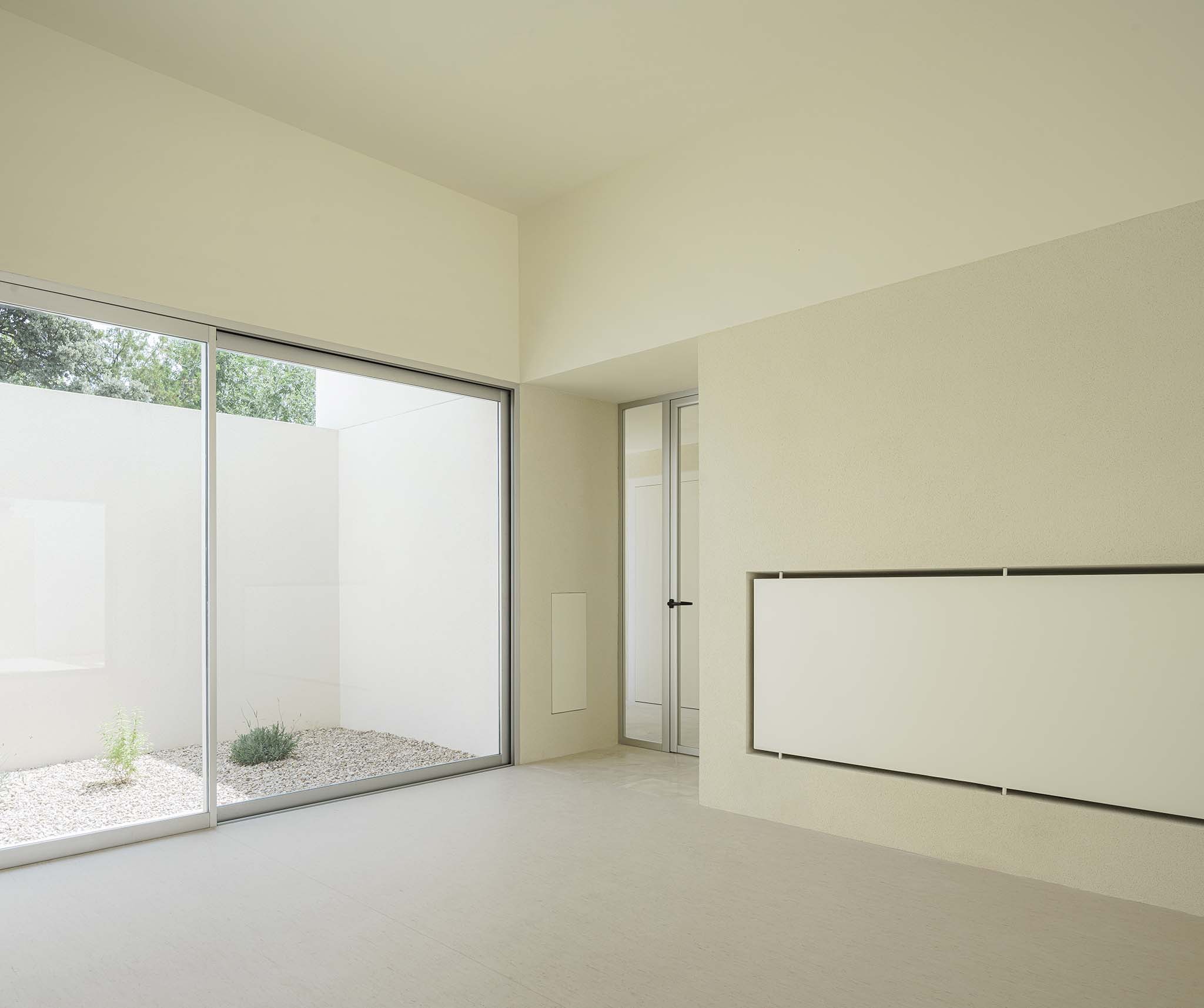 Escuela en Aguas Nuevas por Iterare arquitectos. Fotografía por David Zarzoso.