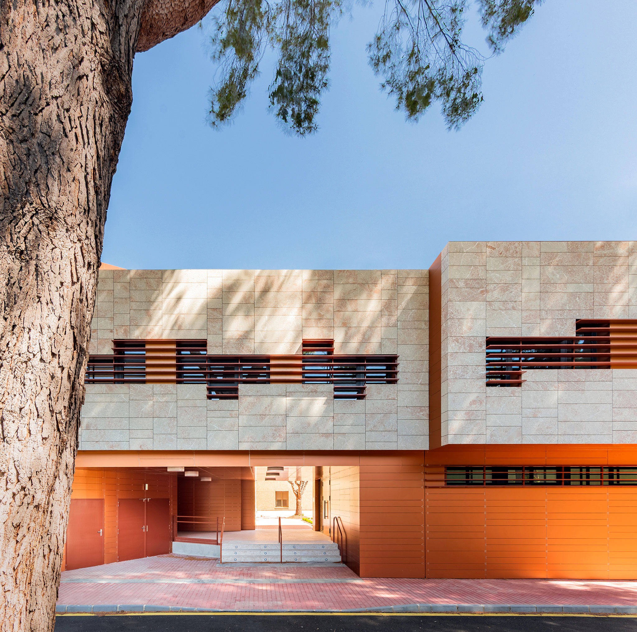 Northwest Regional Hospital Extension by lópez+aroca arquitectura. Photograph by Pedro Noguera.