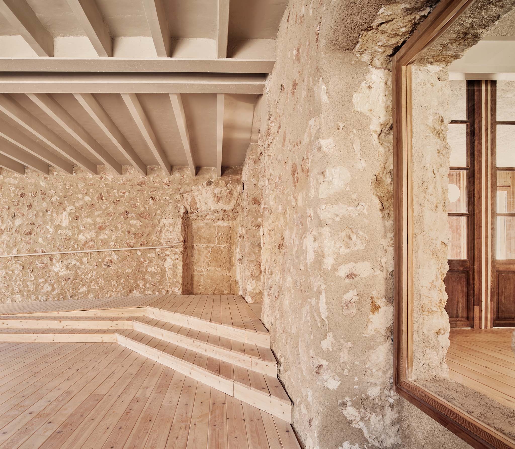 Casa de la Vila Santa Eugenia por Peris Toral + Aulets. Fotografía por José Hevia.
