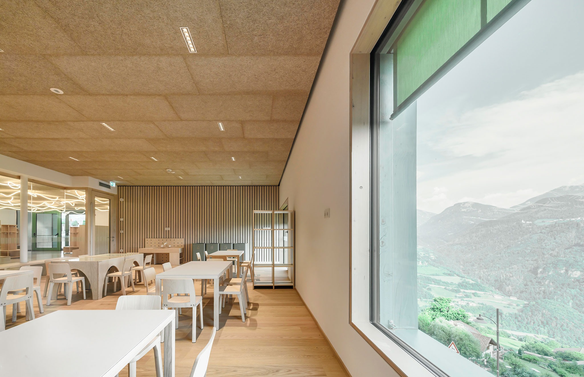 Edificio multifuncional en Barbiano, por Roland Baldi Architects. Fotografía por Oskar Da Riz.