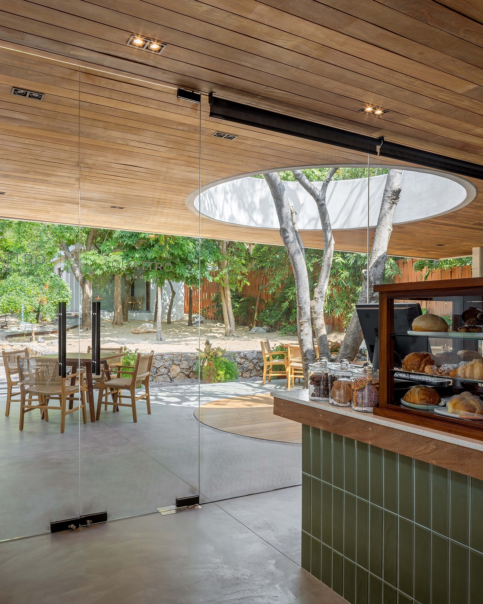 «Cuattro Casa de Café» por Faci Leboreiro. Fotografía por Rafael Gamo.