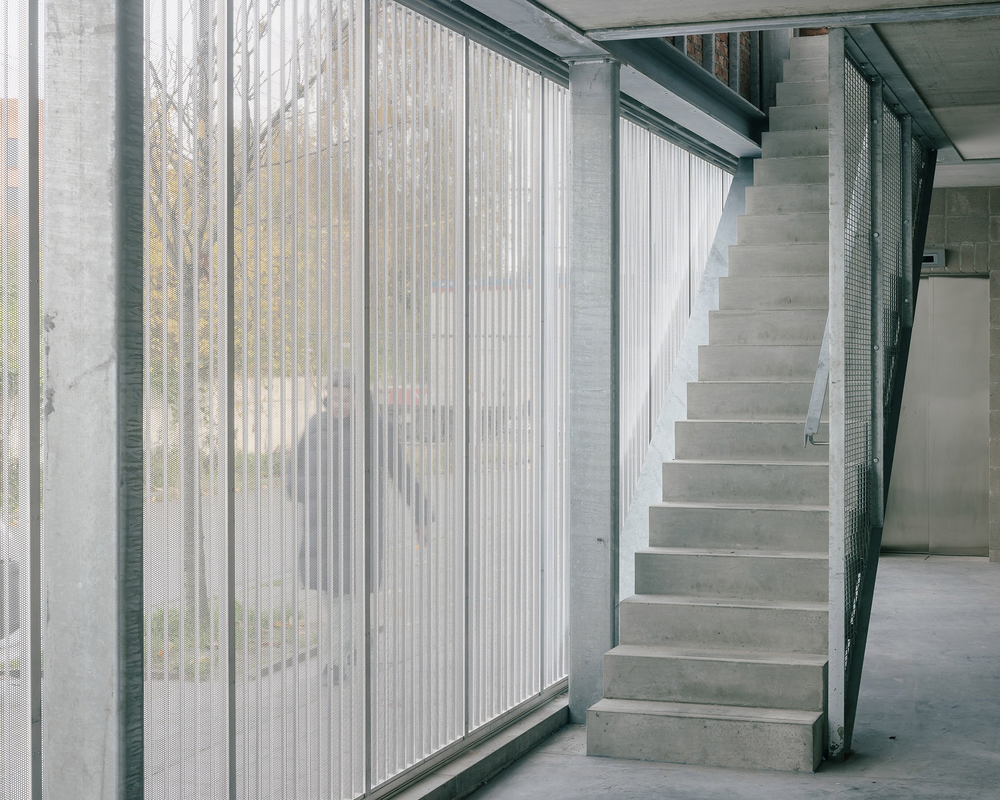 «YIMBY» por MAKER architecten. Fotografía por Stijn Bollaert.