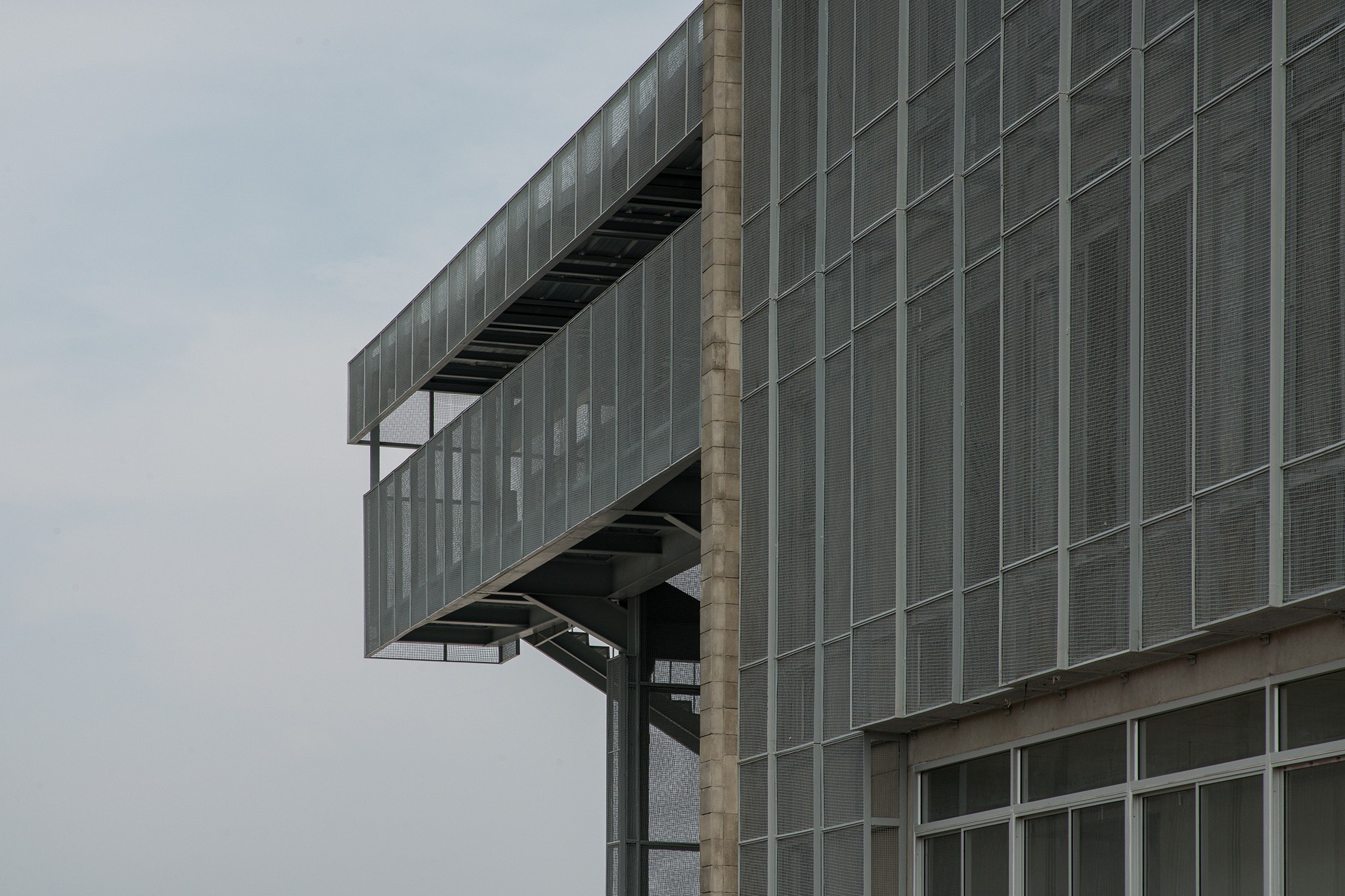 Instalaciones Industriales LPP por PHTAA. Fotografía por Kukkong Thirathomrongkiat.