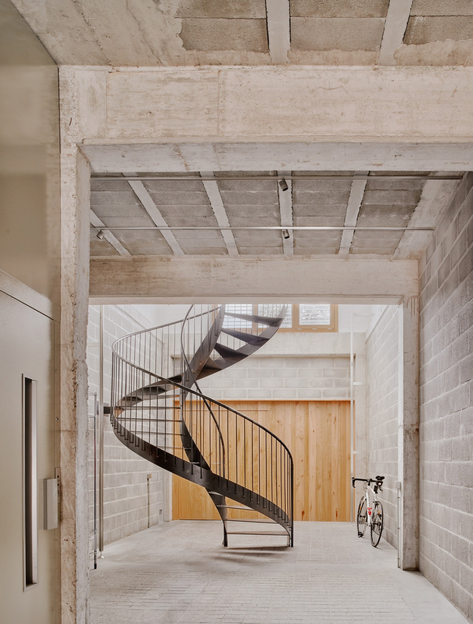 Casa PR21 por Alventosa Morell + Pàmies Arquitectura. Fotografía por José Hevia.