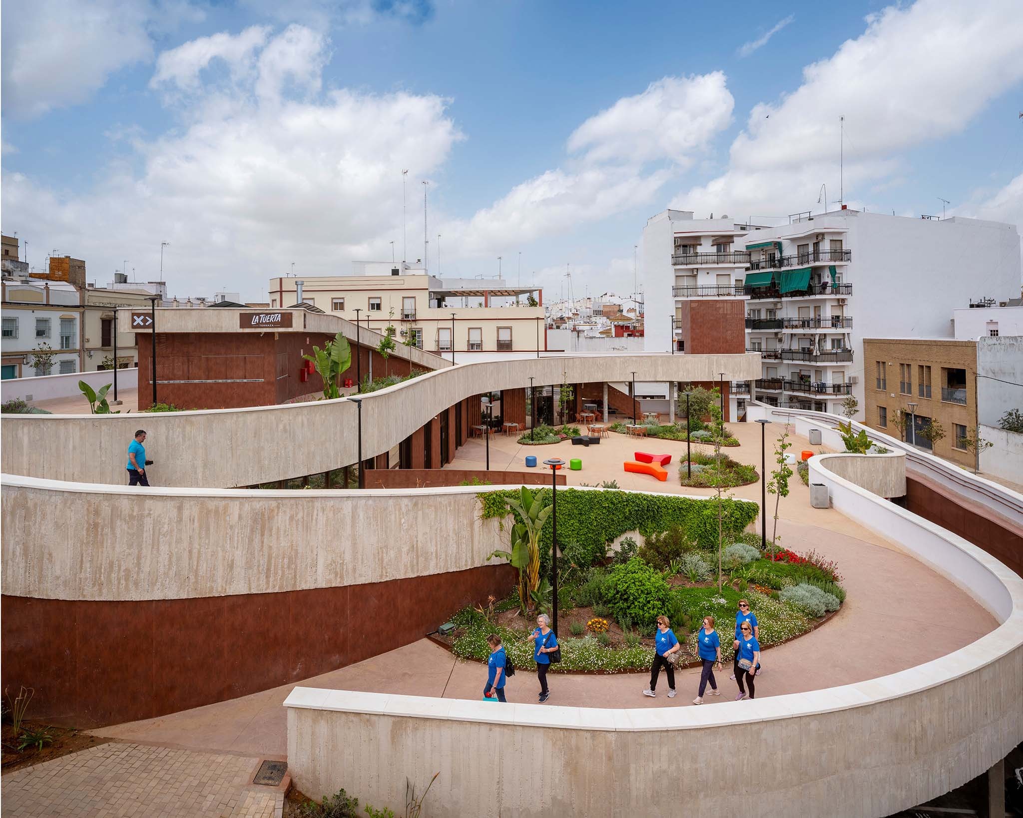 Casa de la juventud por DUNAR arquitectos + Felipe Retuerto. Fotografía por RN Fotógrafos.