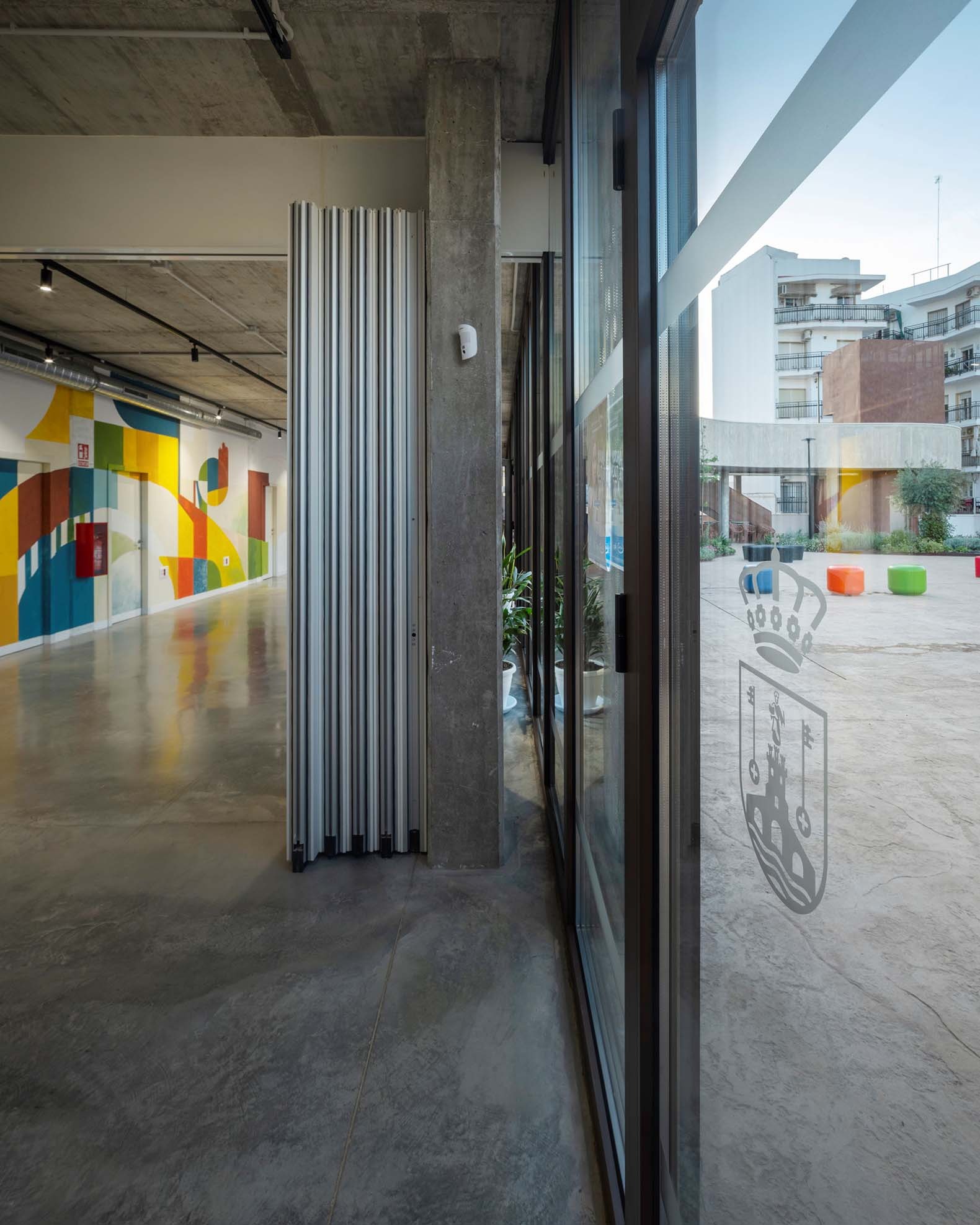 Casa de la juventud por DUNAR arquitectos + Felipe Retuerto. Fotografía por RN Fotógrafos.