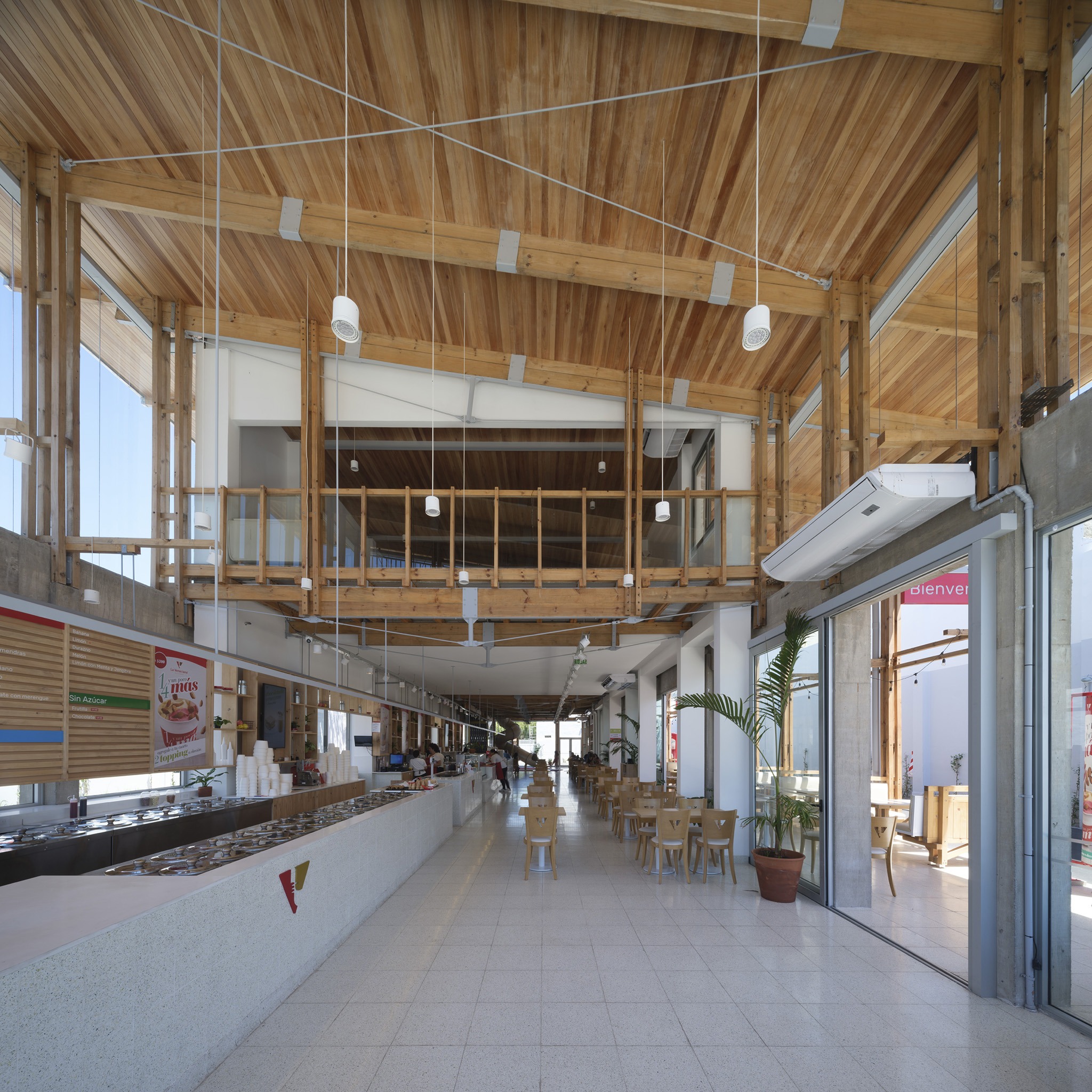 "Autohelado LV Escalada" by DRM Arquitectura. Photograph by Javier Agustín Rojas.