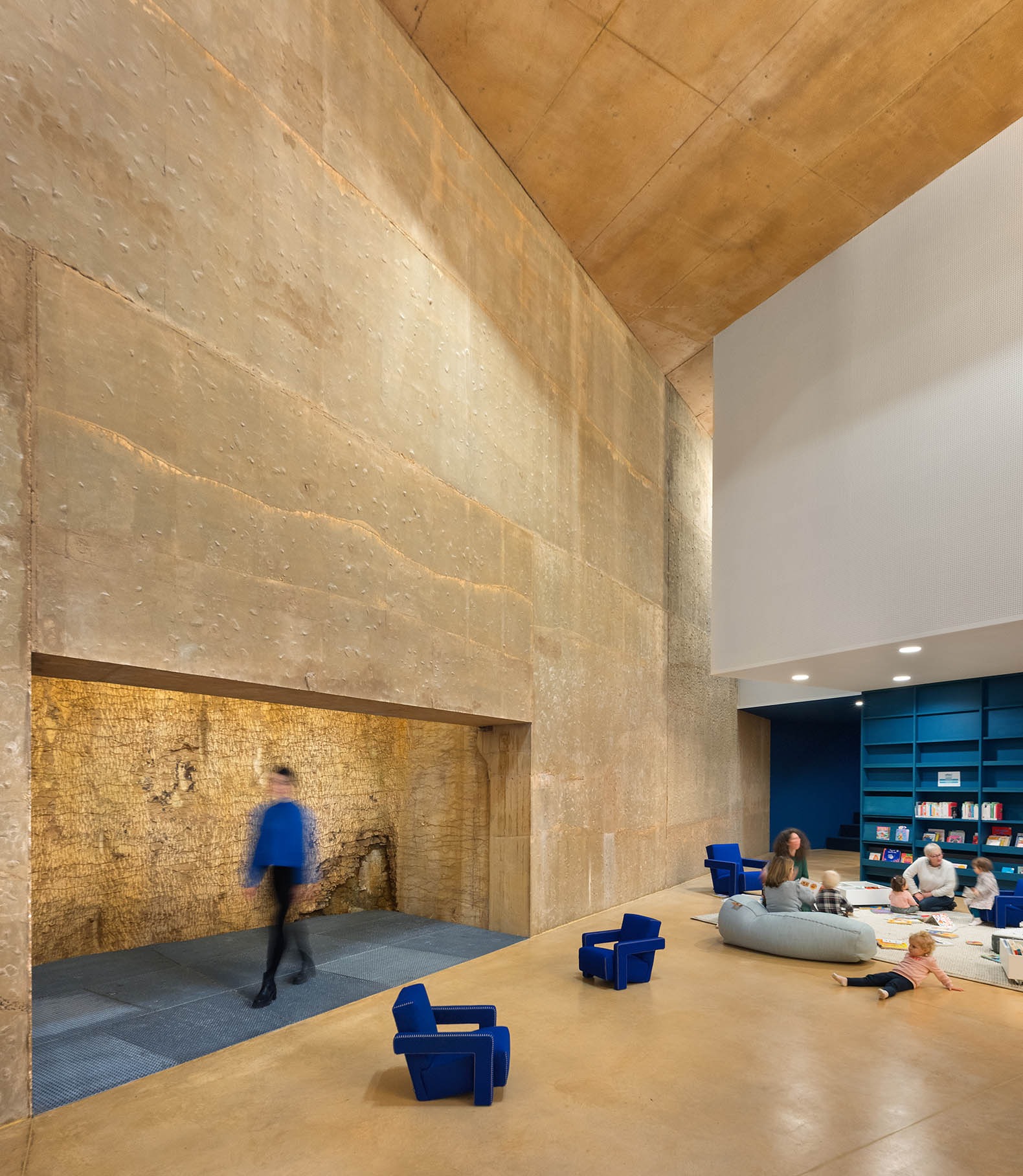 Media library and Music school by Dominique Coulon & associés. Photograph by Eugeni Pons. 