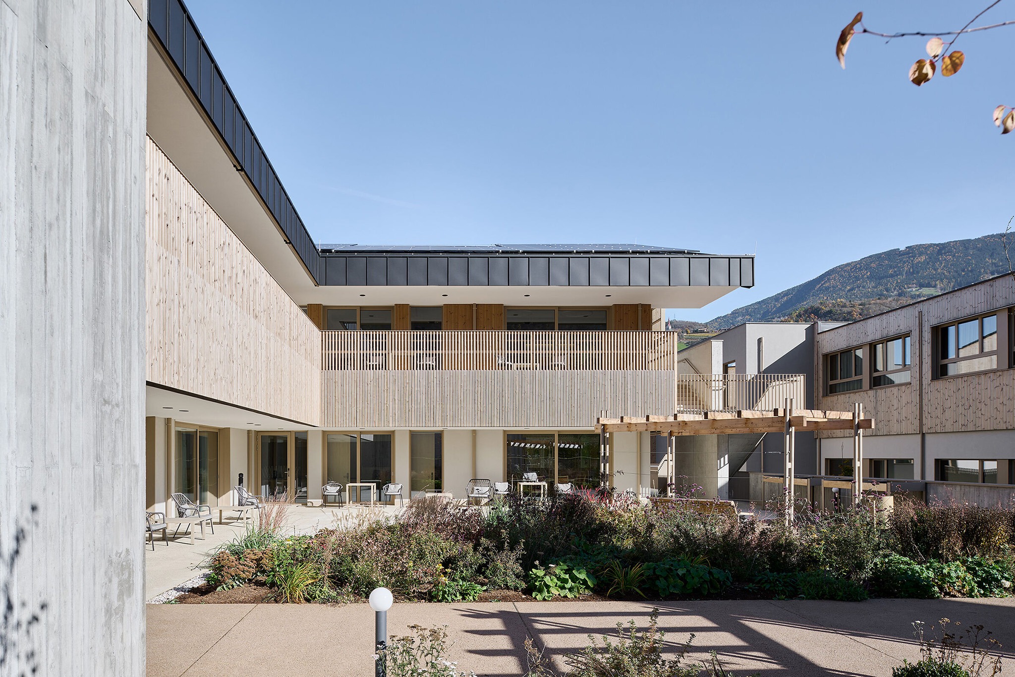 Casa Ella Nursing Home by PINEARQ. Photograph by Oliver Jaist.