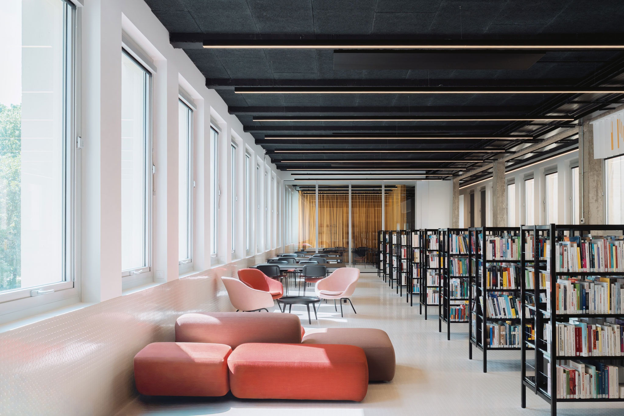 Media library in Saint-Mandé by Antonio Virga. Photograph by Nicolas Trouillard