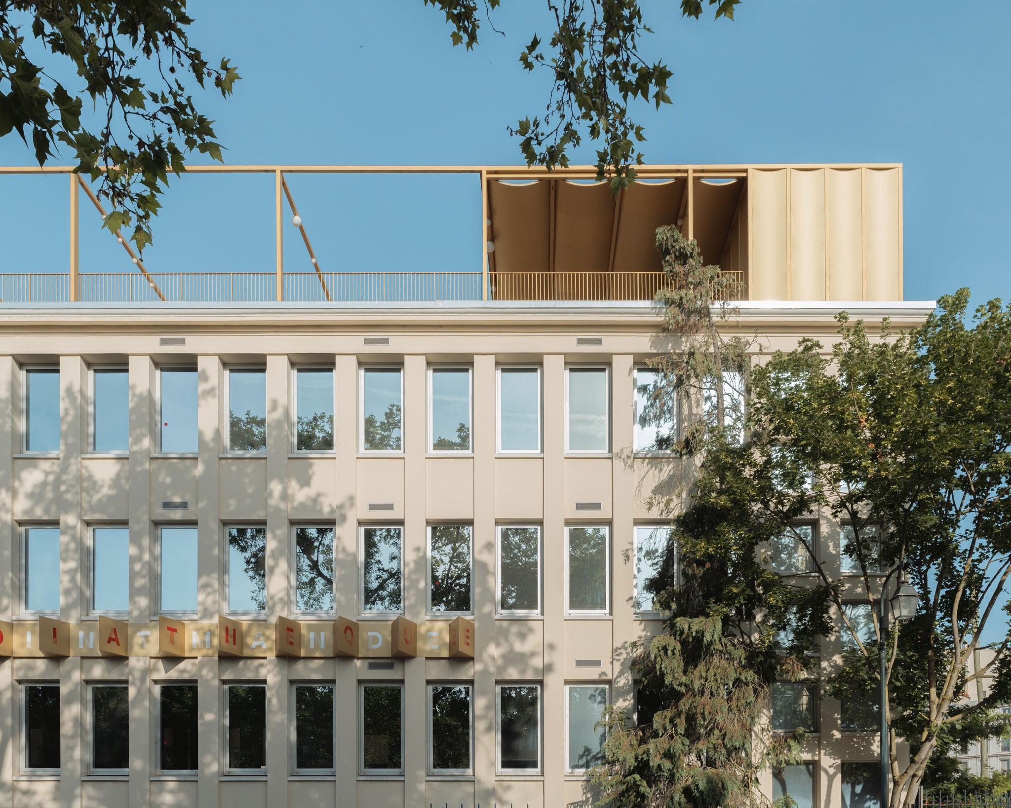 Media library in Saint-Mandé by Antonio Virga. Photograph by Nicolas Trouillard