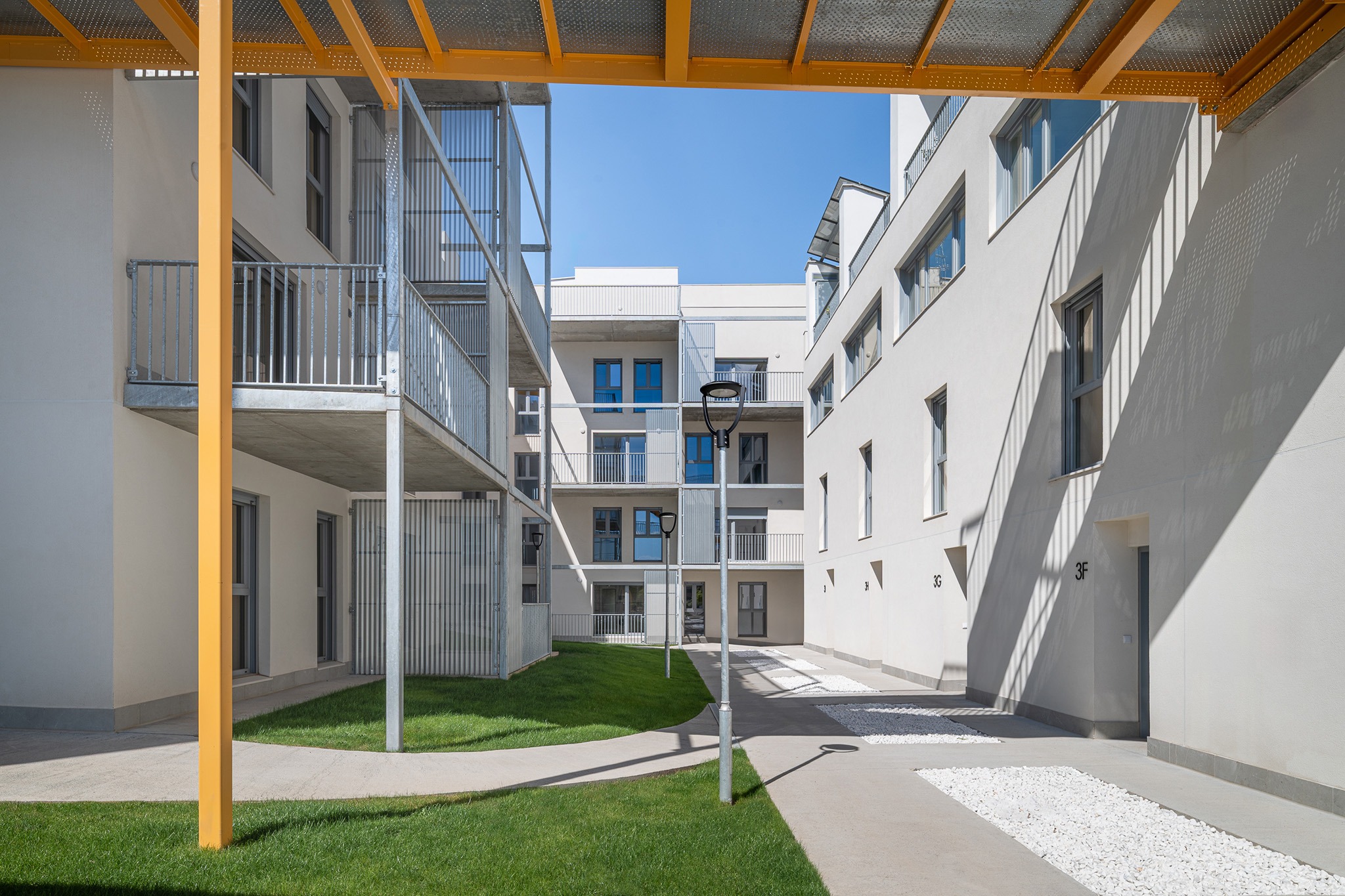 59 collaborative social rental homes by AYRe. Photograph by Gabriel Gallegos Alonso.