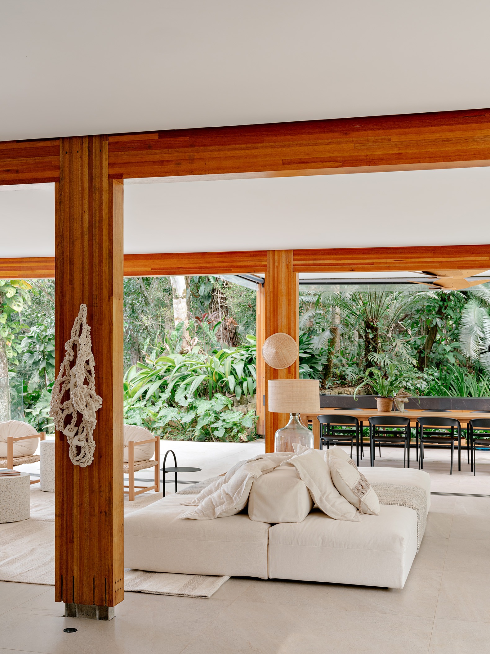 Casa LWF por Patrícia Martinez Arquitetura. Fotografía por Fran Parente.