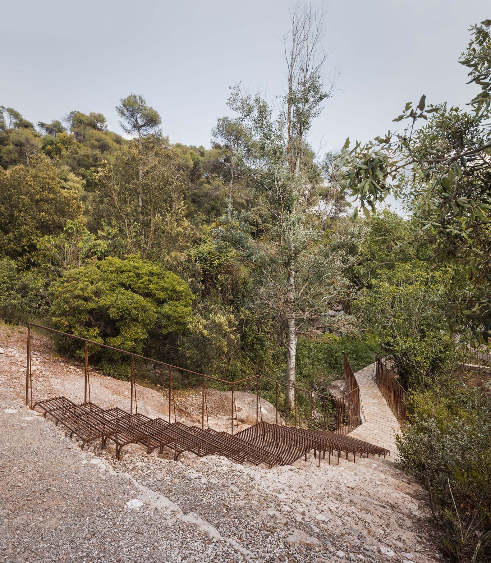 Las Fuentes de Rellinars por 08014. Fotografía por Pol Viladoms.