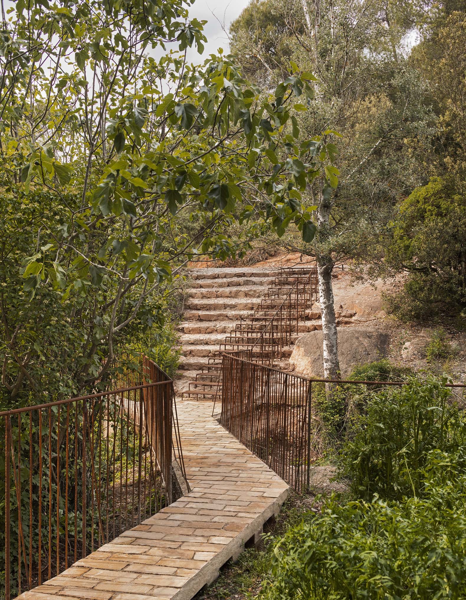 Las Fuentes de Rellinars por 08014. Fotografía por Pol Viladoms.