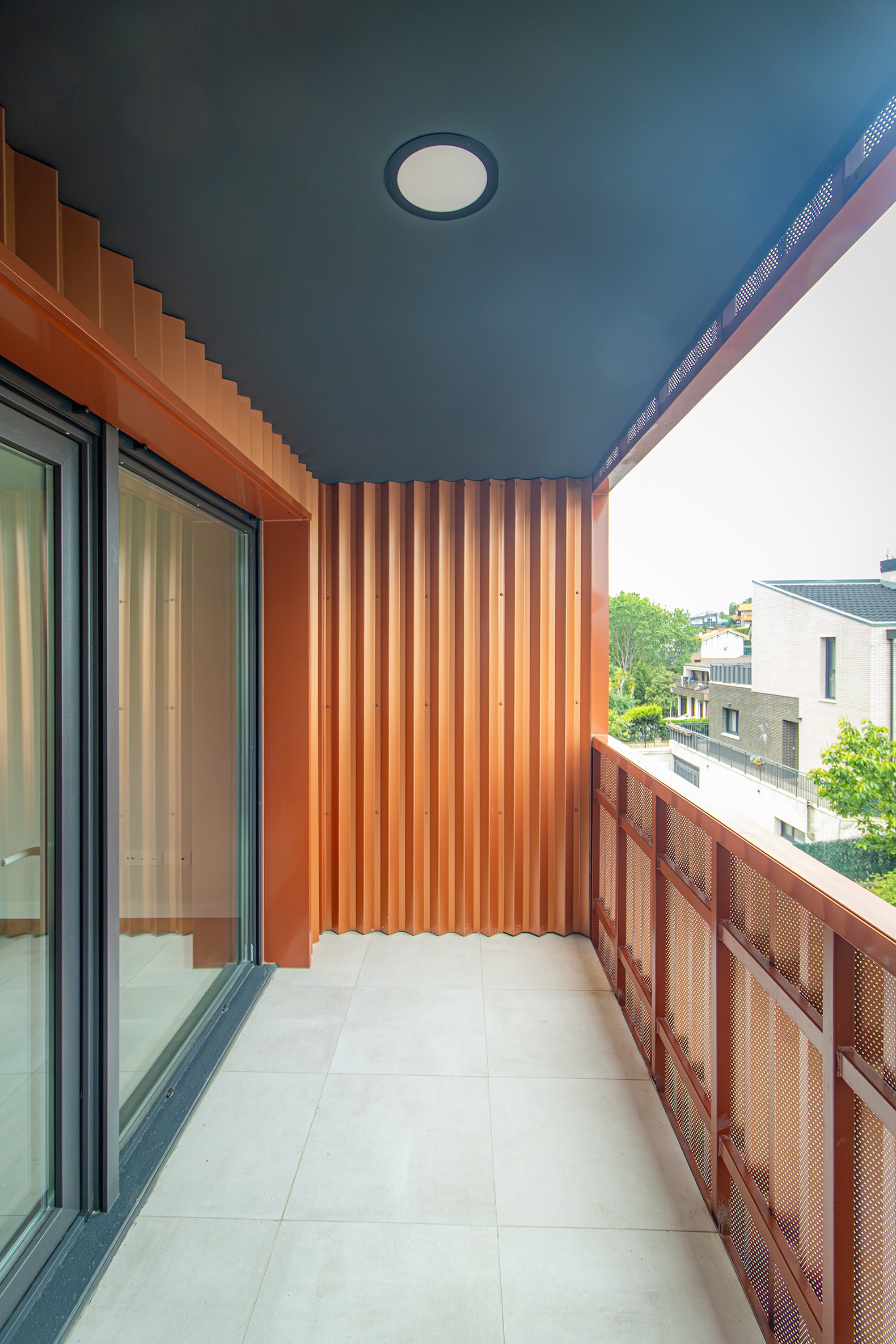 Vivienda social en Sopela por BIEME + XLark. Fotografía por XLark.