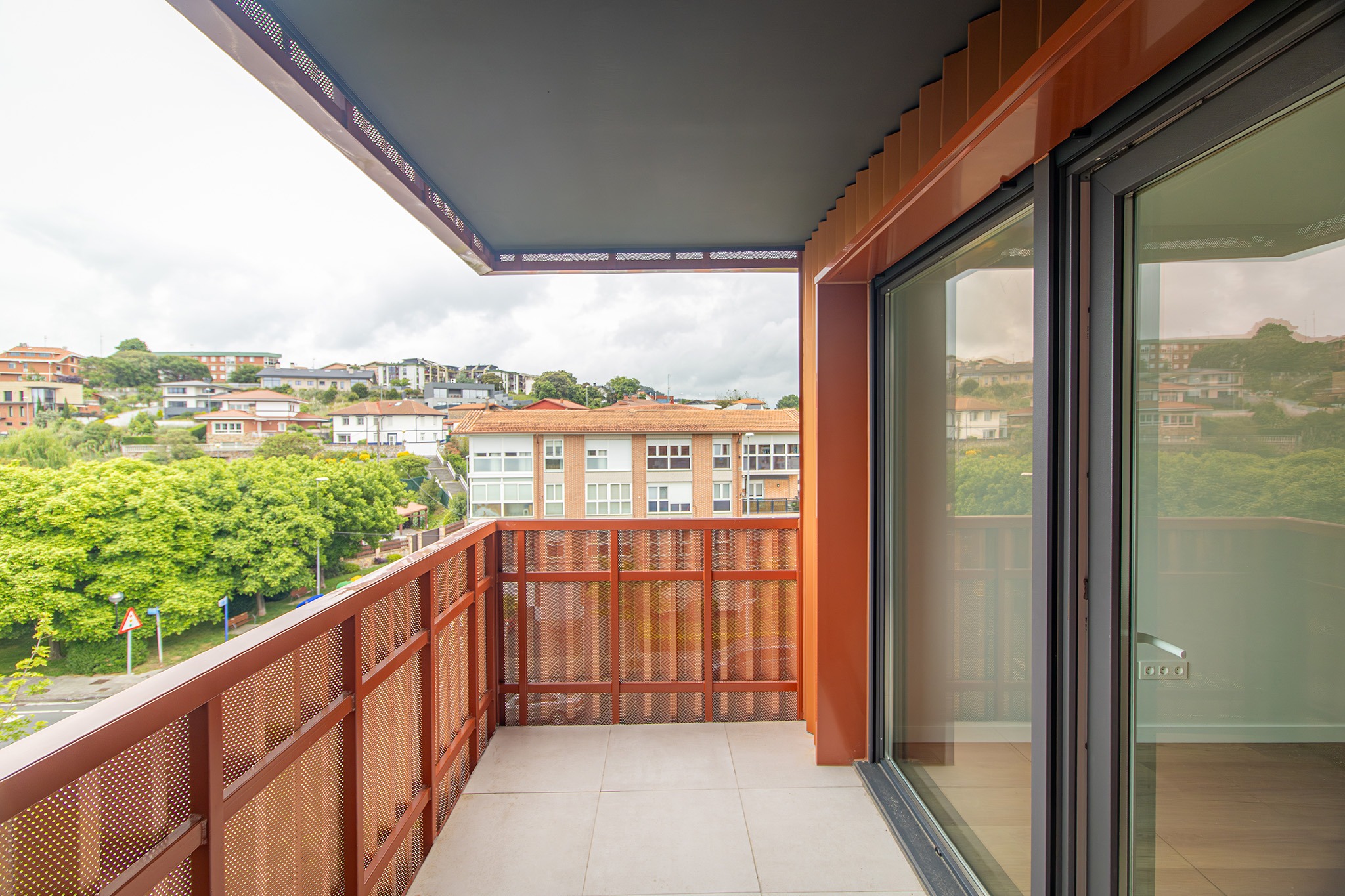 Vivienda social en Sopela por BIEME + XLark. Fotografía por XLark.