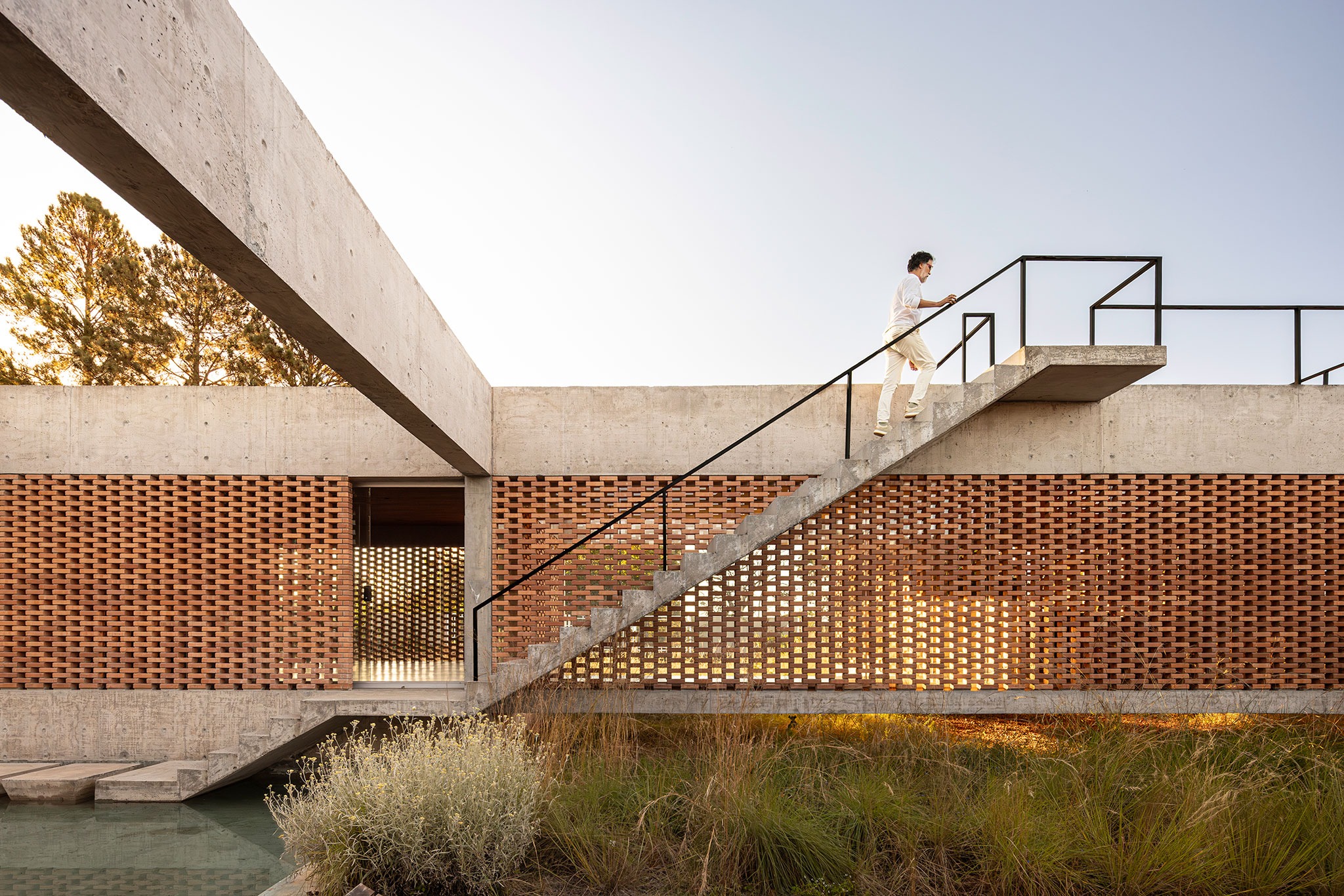 Tupin House by BLOCO Arquitetos. Photograph by Joana França.