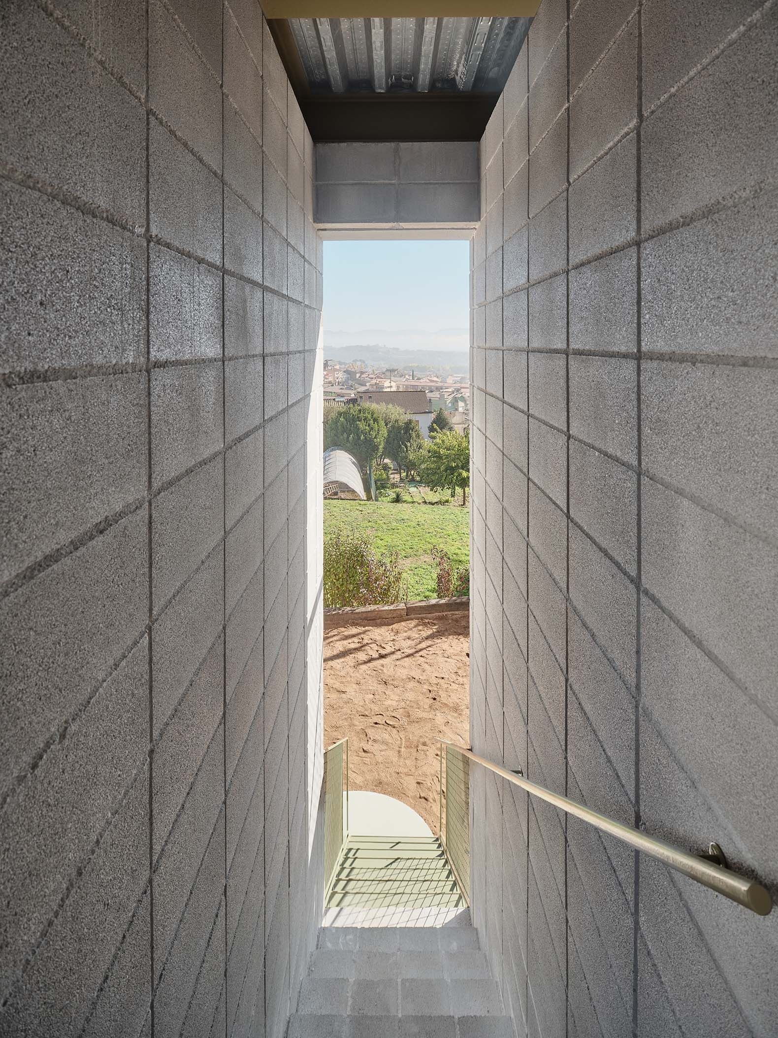 Casa de la Higuera por Comas-Pont arquitectes. Fotografía por Adrià Goula.