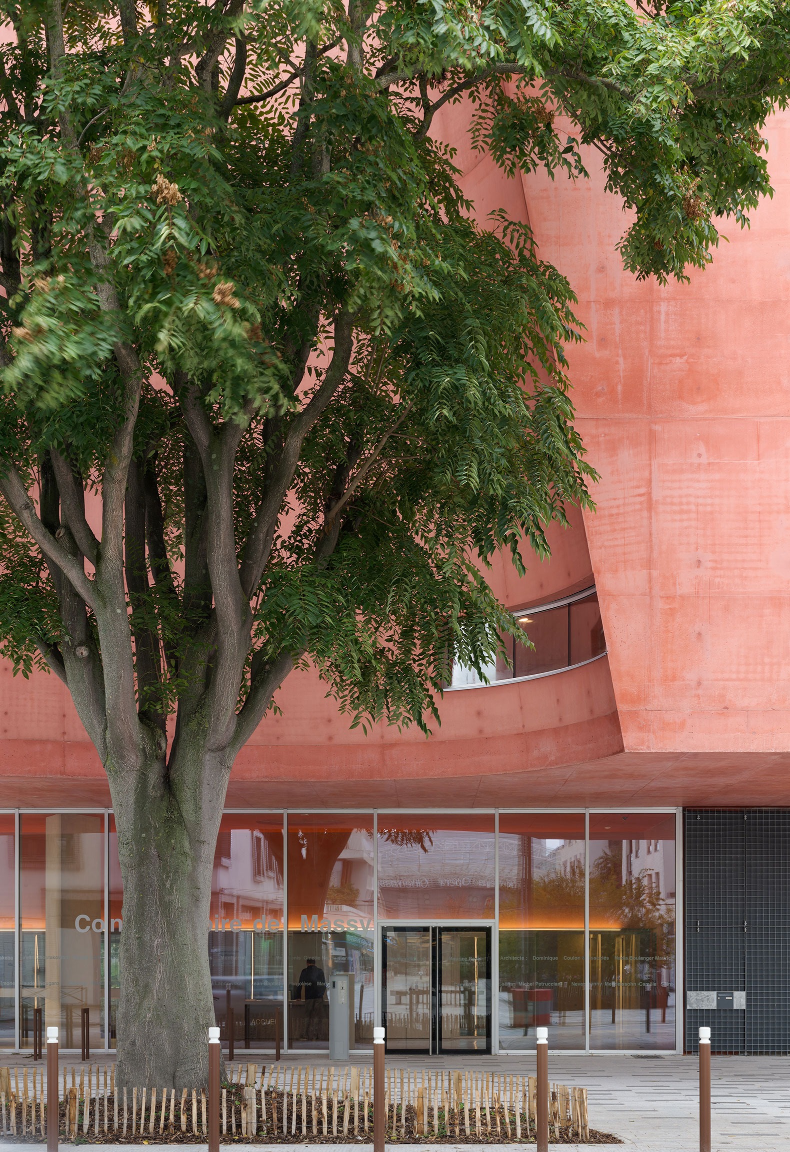 Dance, Music and Theatre Conservatoire in Massy by Dominique Coulon & associés. Photograph by Eugeni Pons.