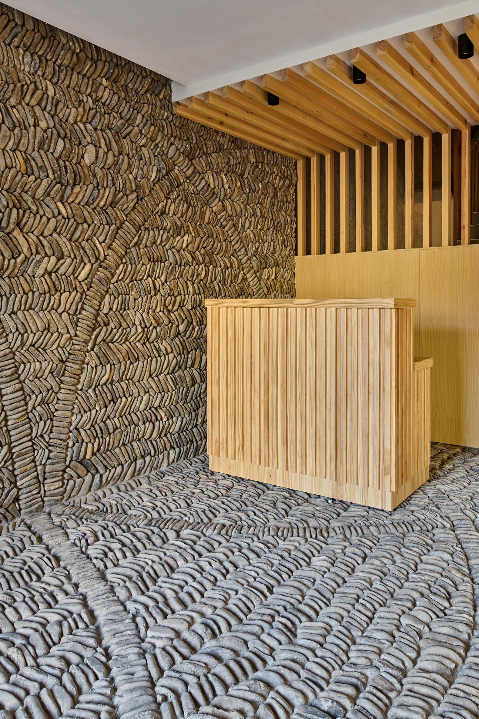 Hotel in Sigüés by Sebastián Arquitectos. Photograph by Iñaki Bergera 