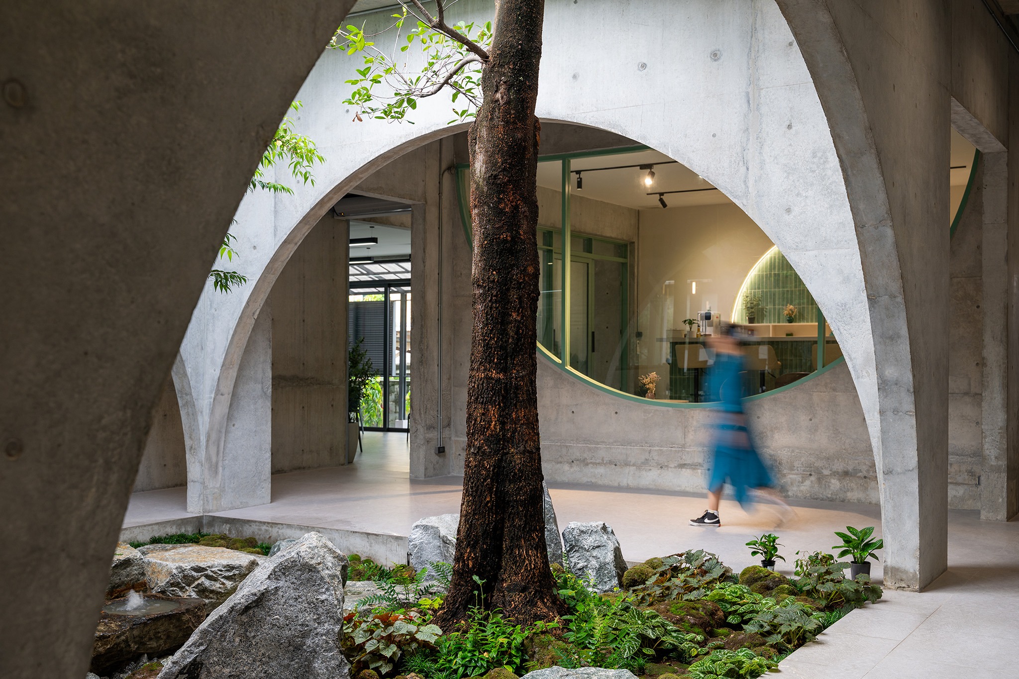 Courtyard. Novolife HQ Office by Studio Krubka. Photograph by Weerapon Singnoi.
